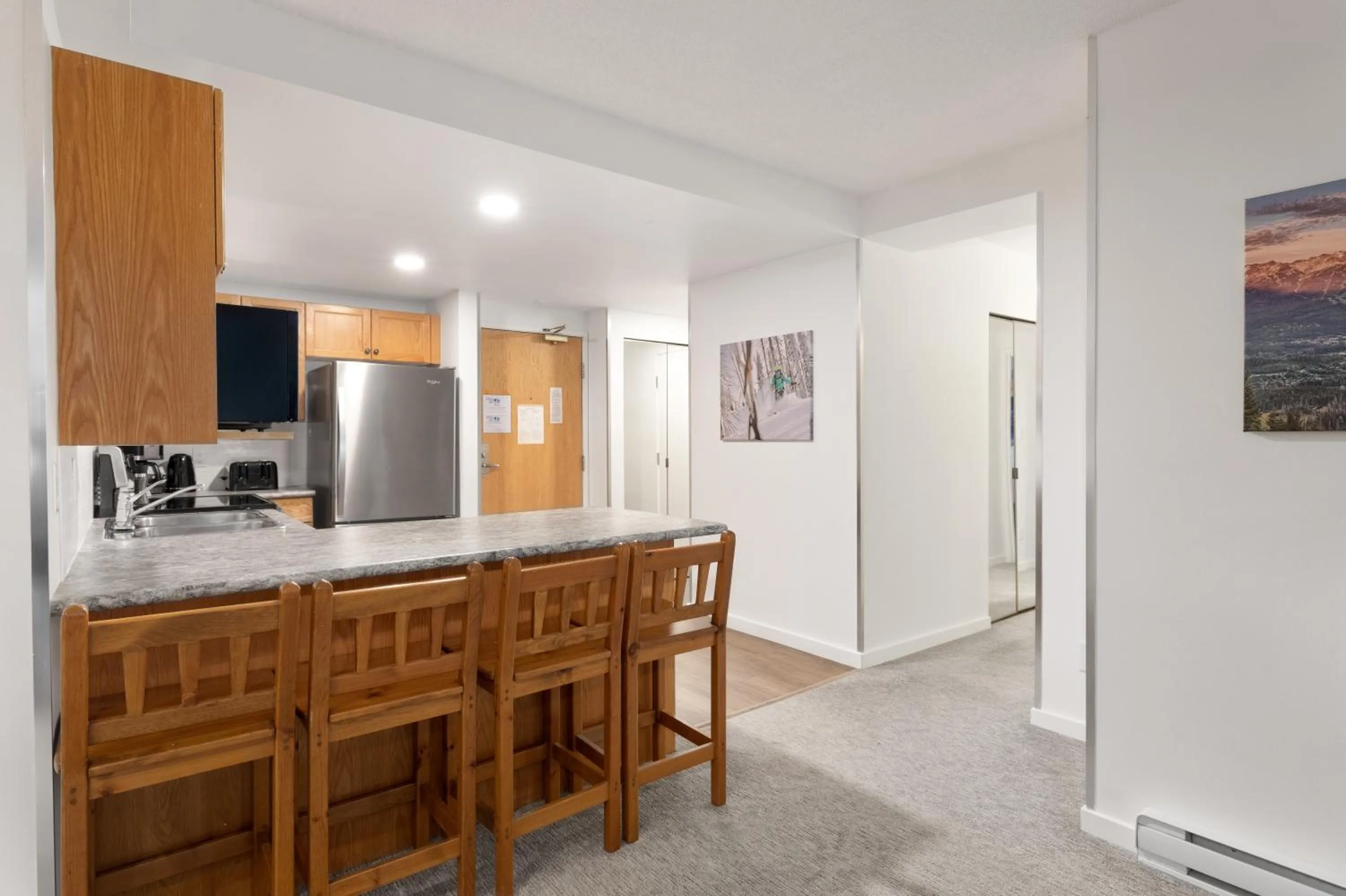 Dining area in The Woodrun Lodge by Whiski Jack