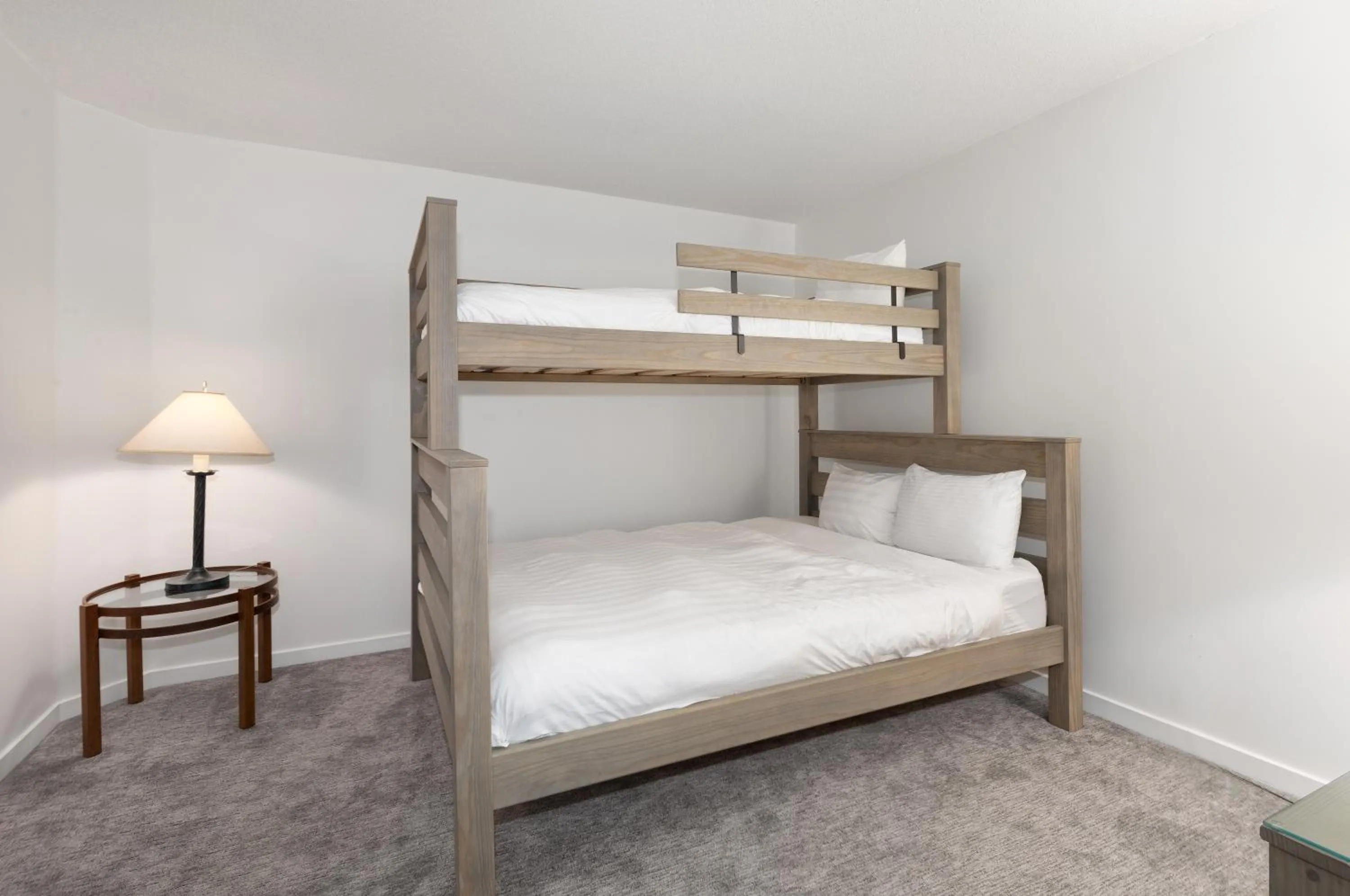 Bedroom, Bed in The Woodrun Lodge by Whiski Jack