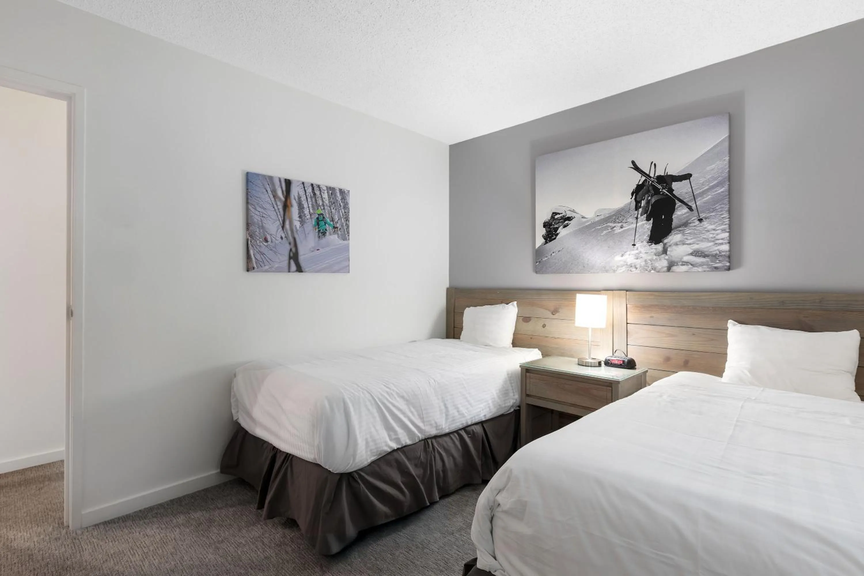 Bedroom, Bed in The Woodrun Lodge by Whiski Jack