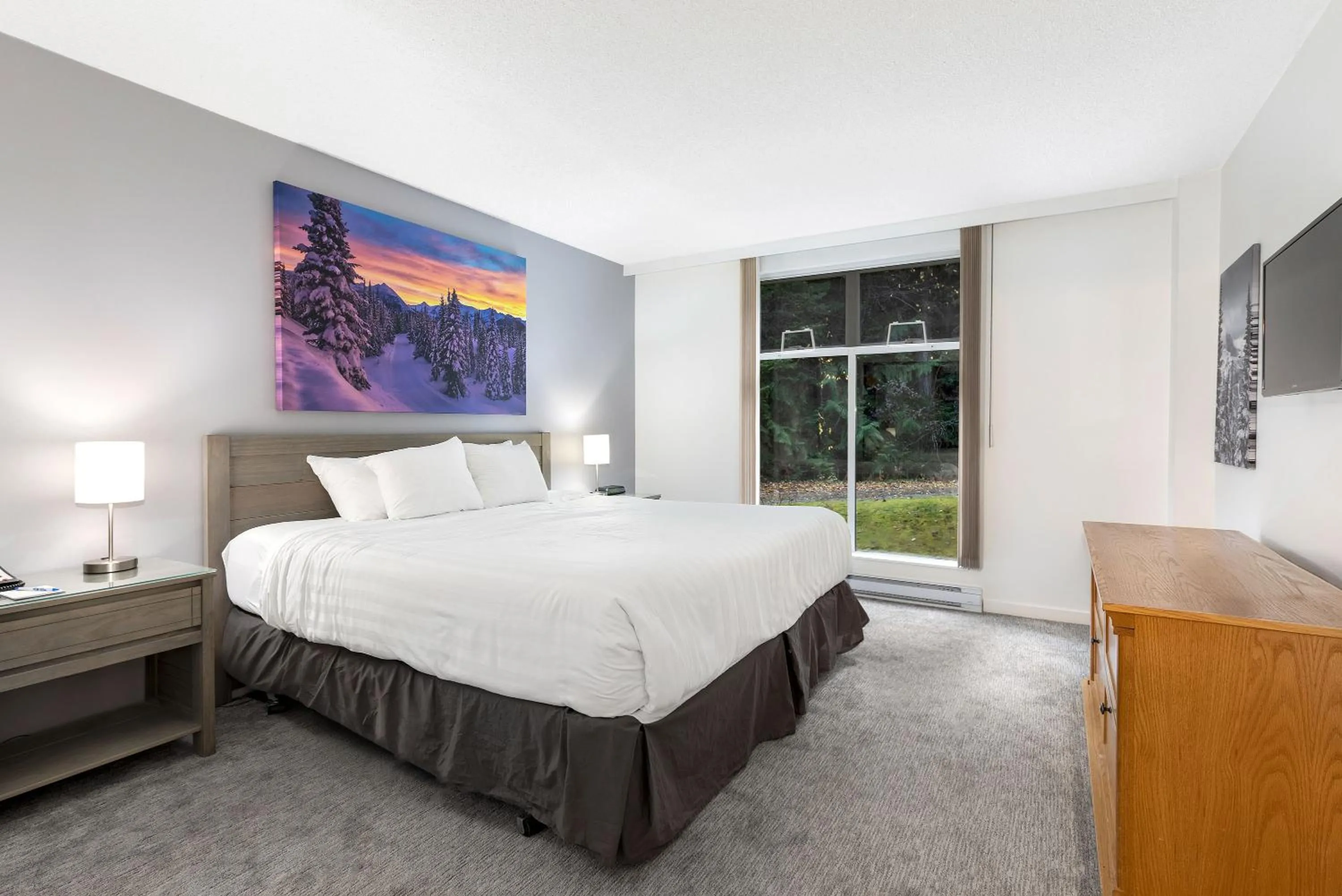 Bedroom, Bed in The Woodrun Lodge by Whiski Jack