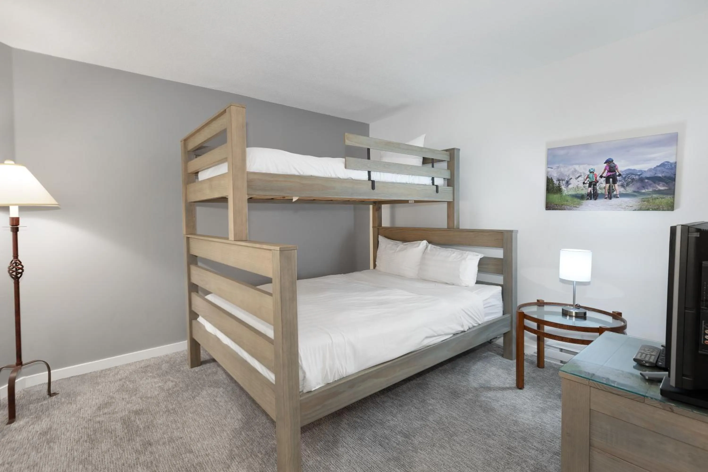 Bedroom, Bed in The Woodrun Lodge by Whiski Jack