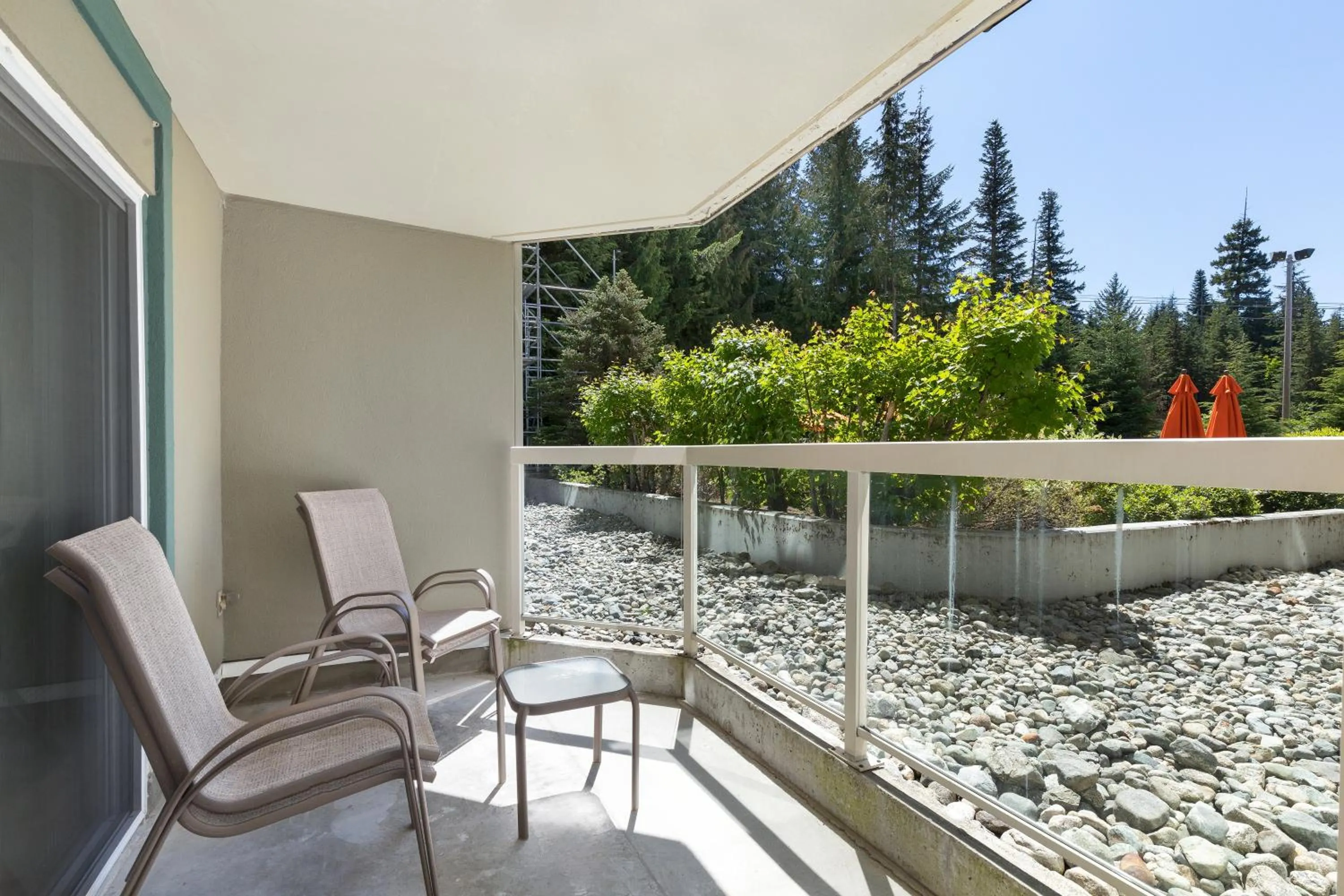 Patio in The Woodrun Lodge by Whiski Jack