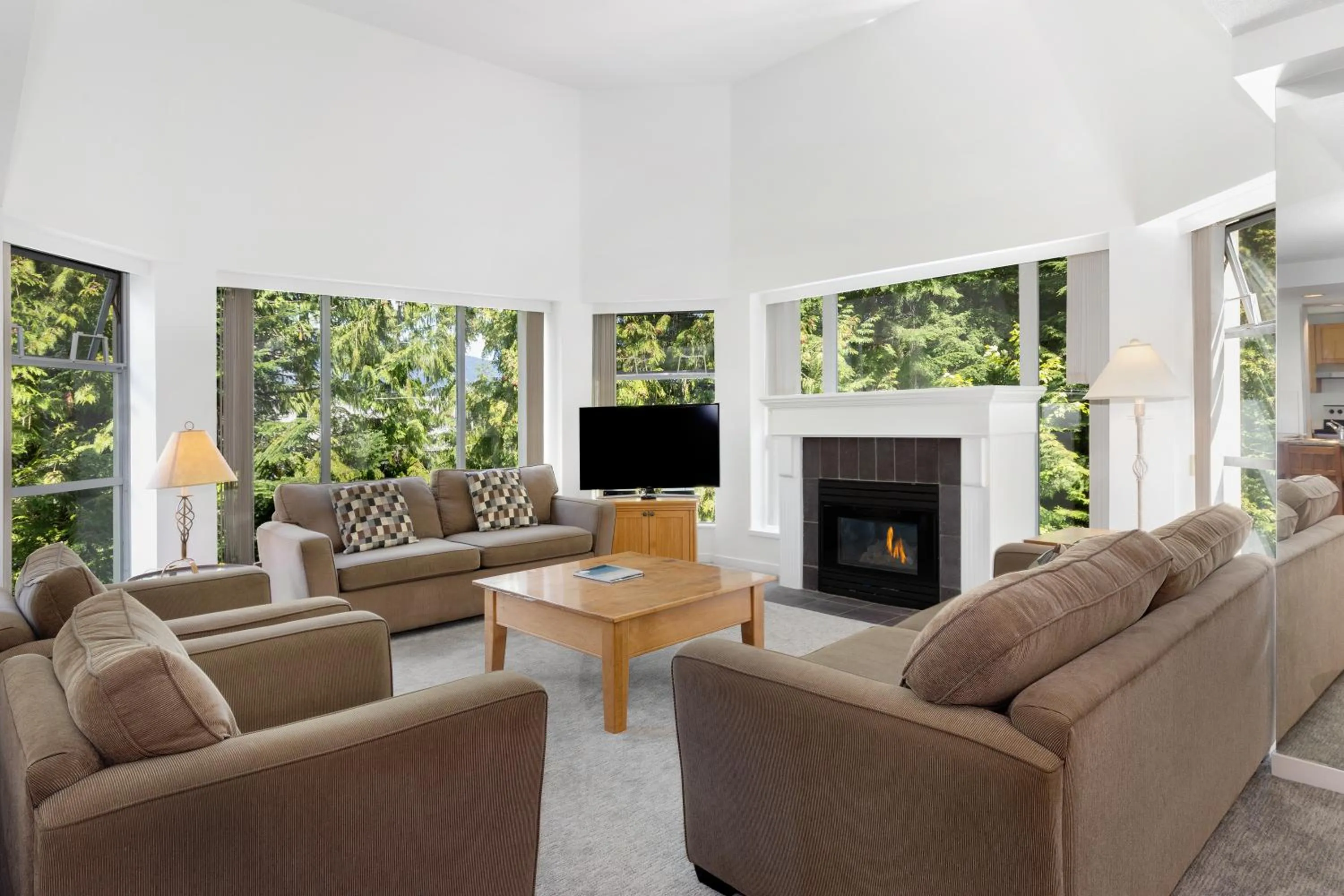 Living room in The Woodrun Lodge by Whiski Jack