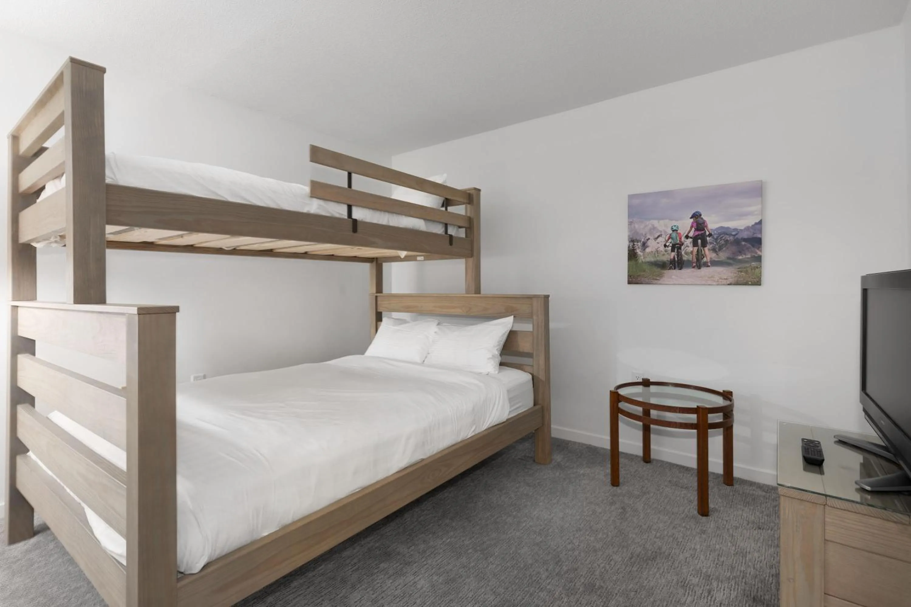 Bedroom, Bed in The Woodrun Lodge by Whiski Jack