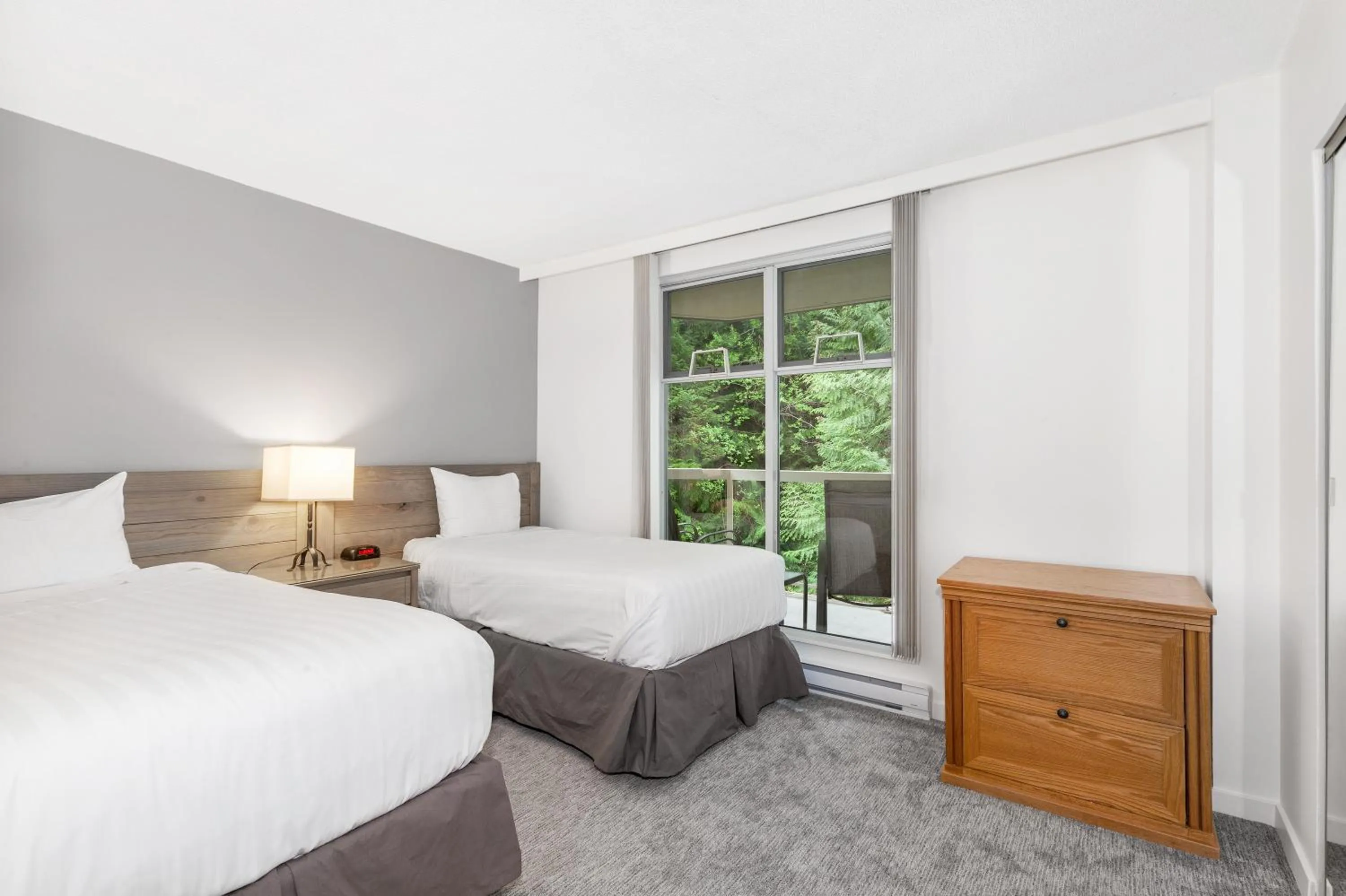 Bedroom, Bed in The Woodrun Lodge by Whiski Jack