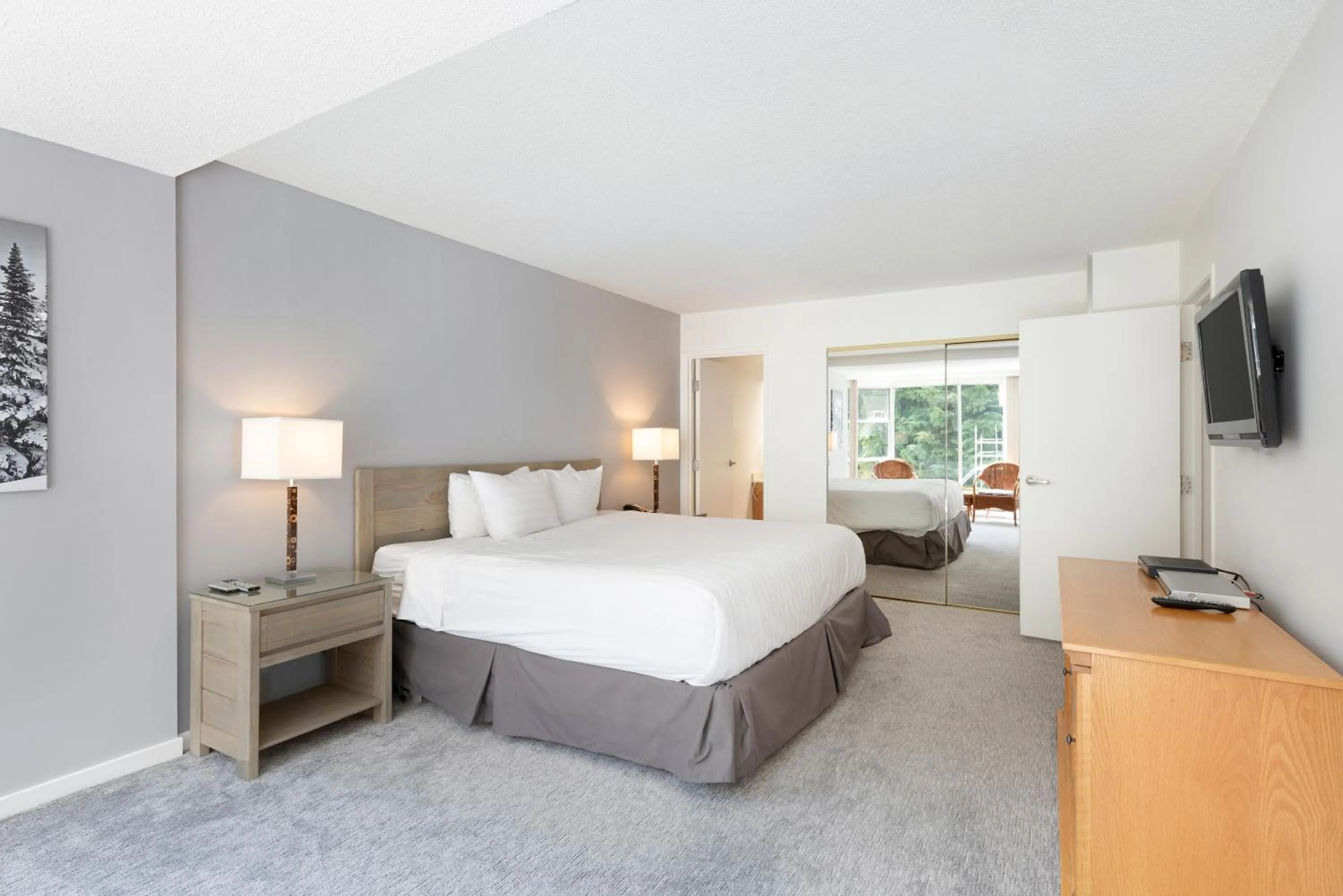 Bedroom, Bed in The Woodrun Lodge by Whiski Jack