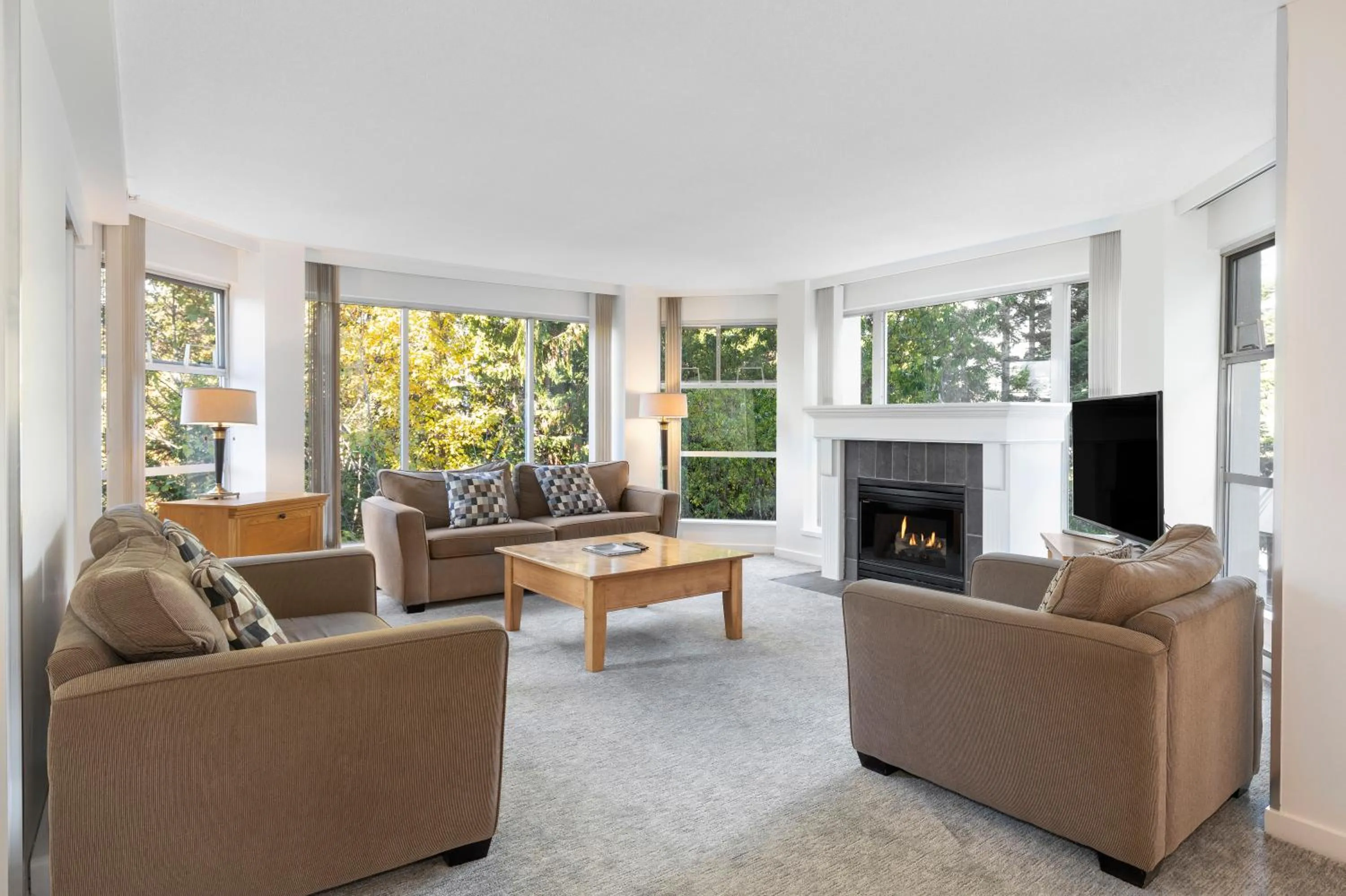 Living room in The Woodrun Lodge by Whiski Jack