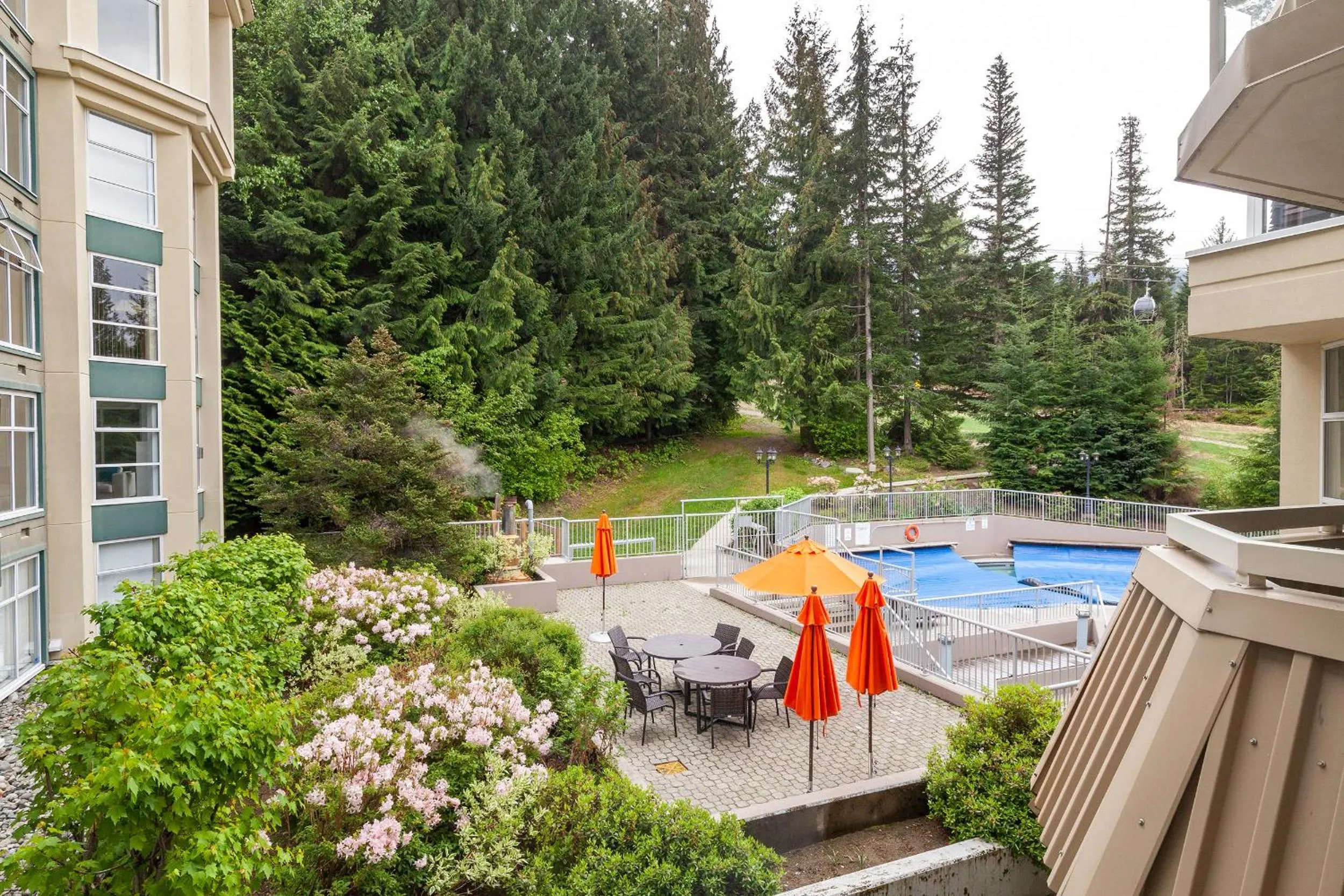 Patio in The Woodrun Lodge by Whiski Jack