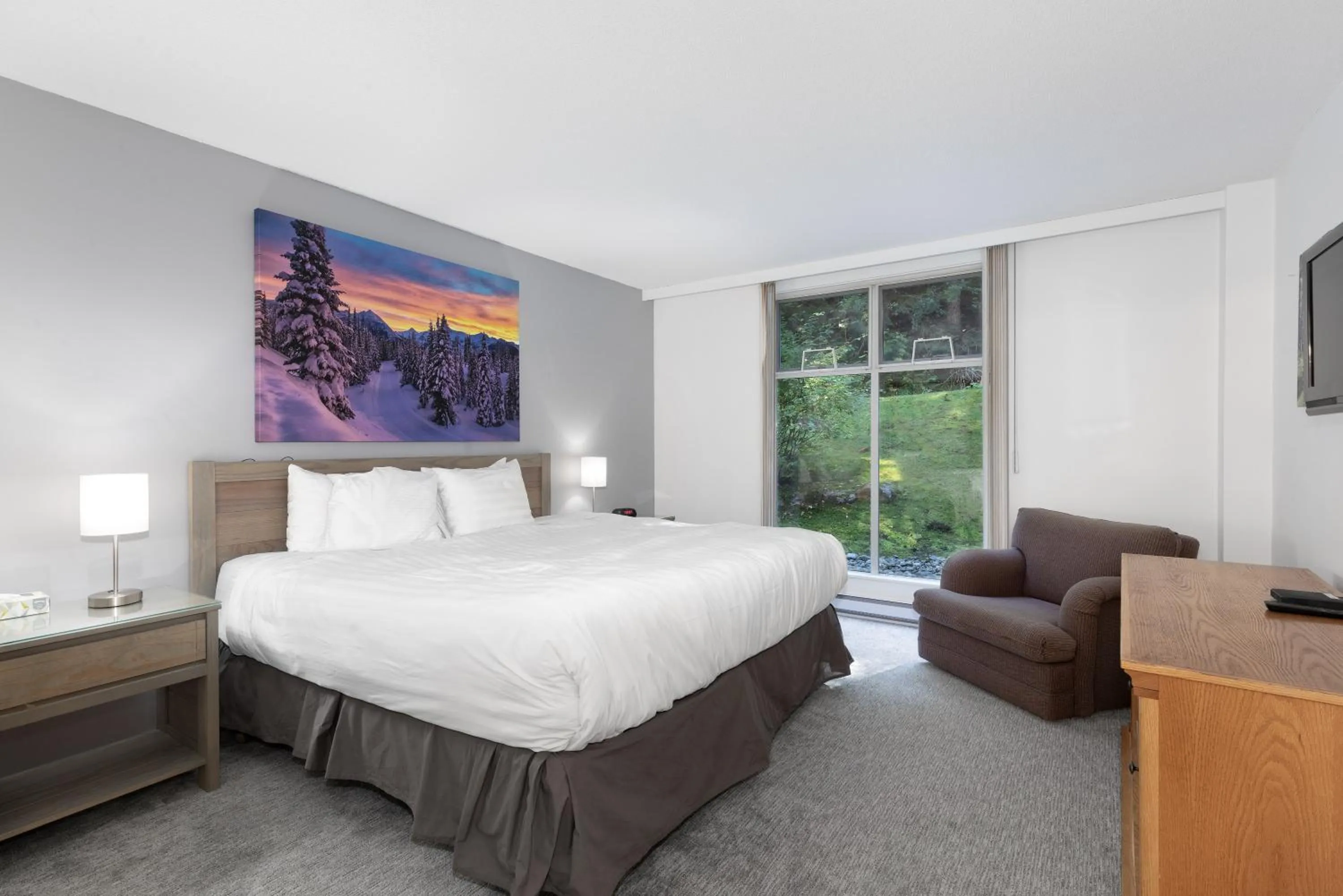 Bedroom, Bed in The Woodrun Lodge by Whiski Jack