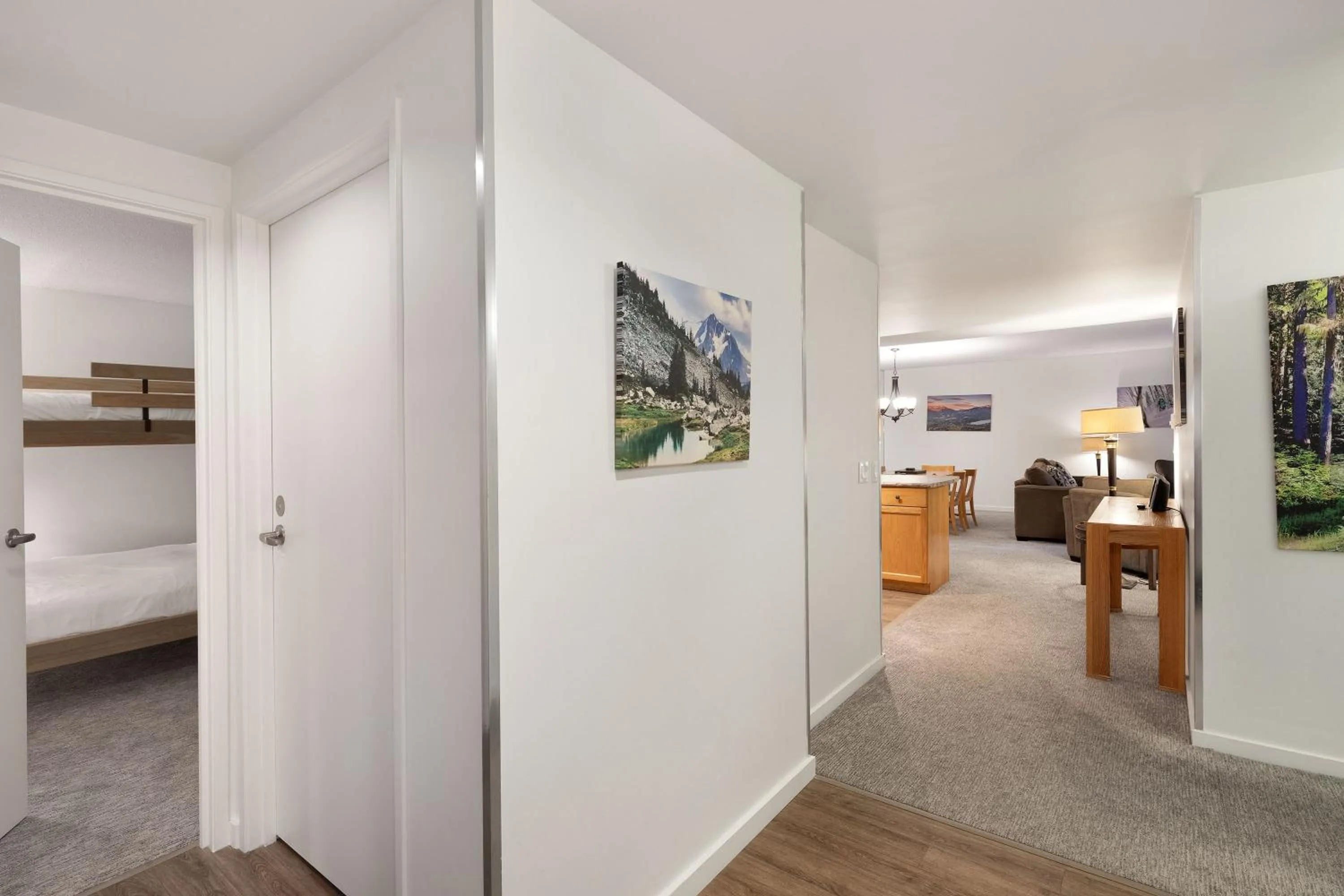 Facade/entrance, Bed in The Woodrun Lodge by Whiski Jack