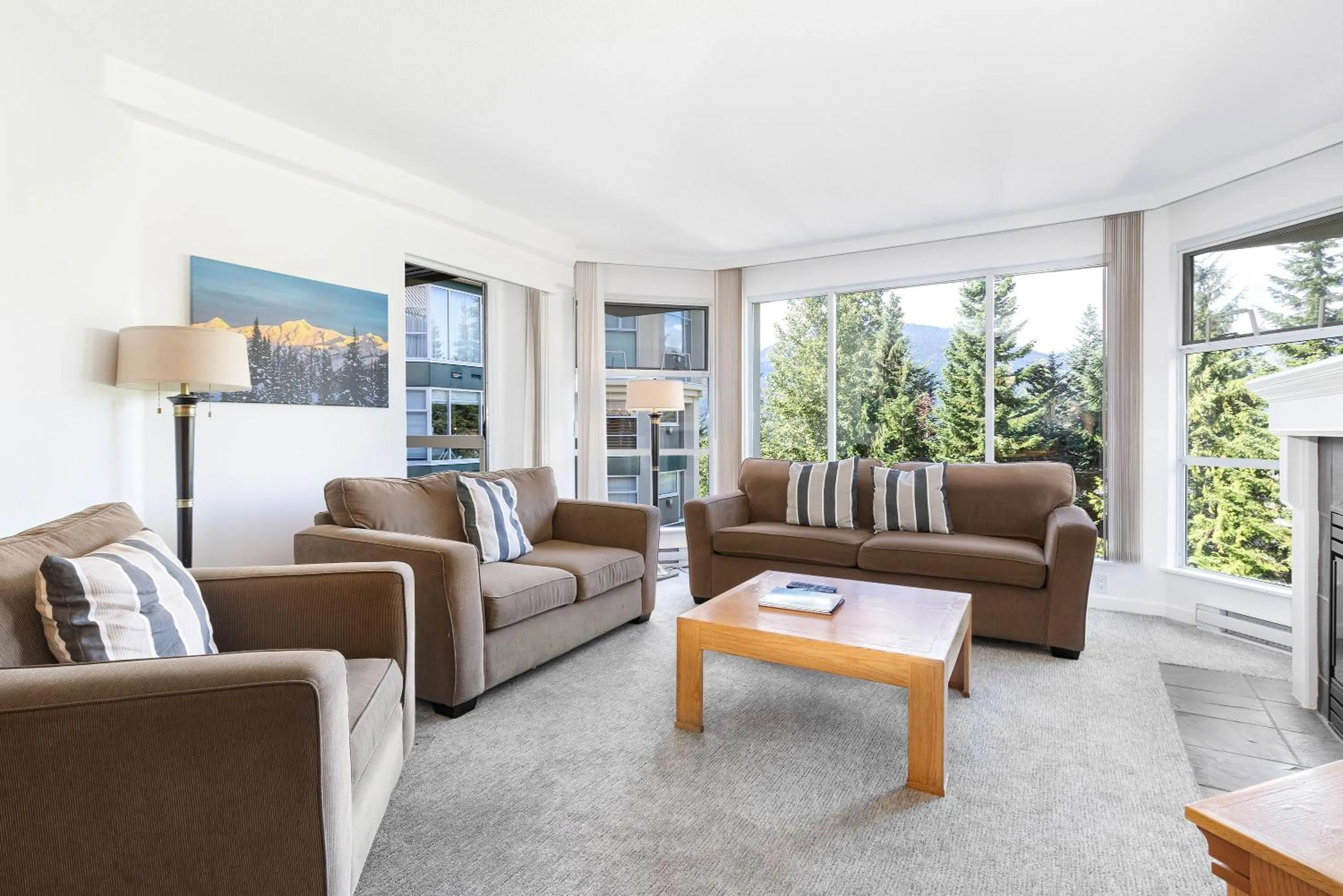 Living room in The Woodrun Lodge by Whiski Jack