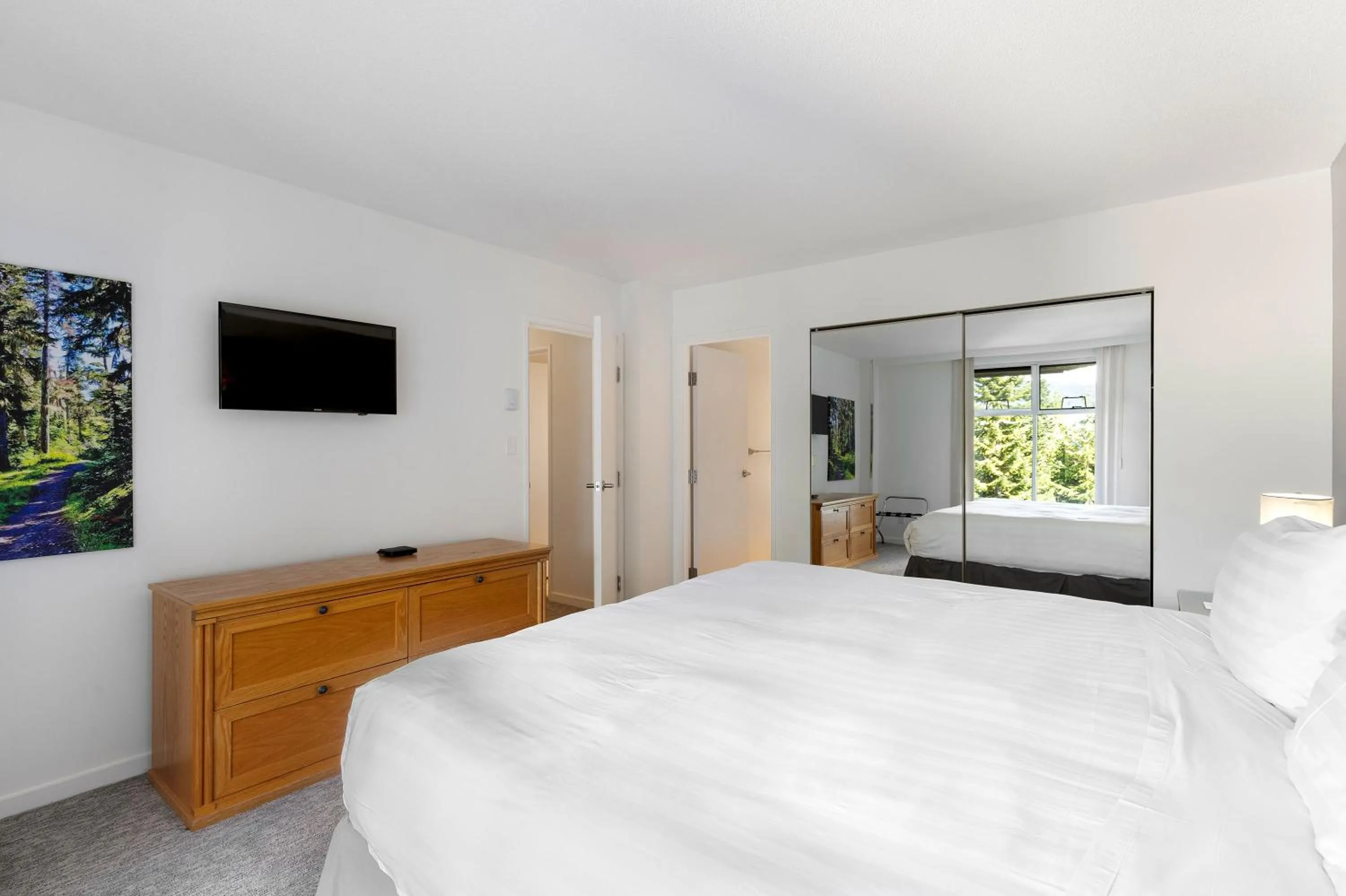 Bedroom, Bed in The Woodrun Lodge by Whiski Jack