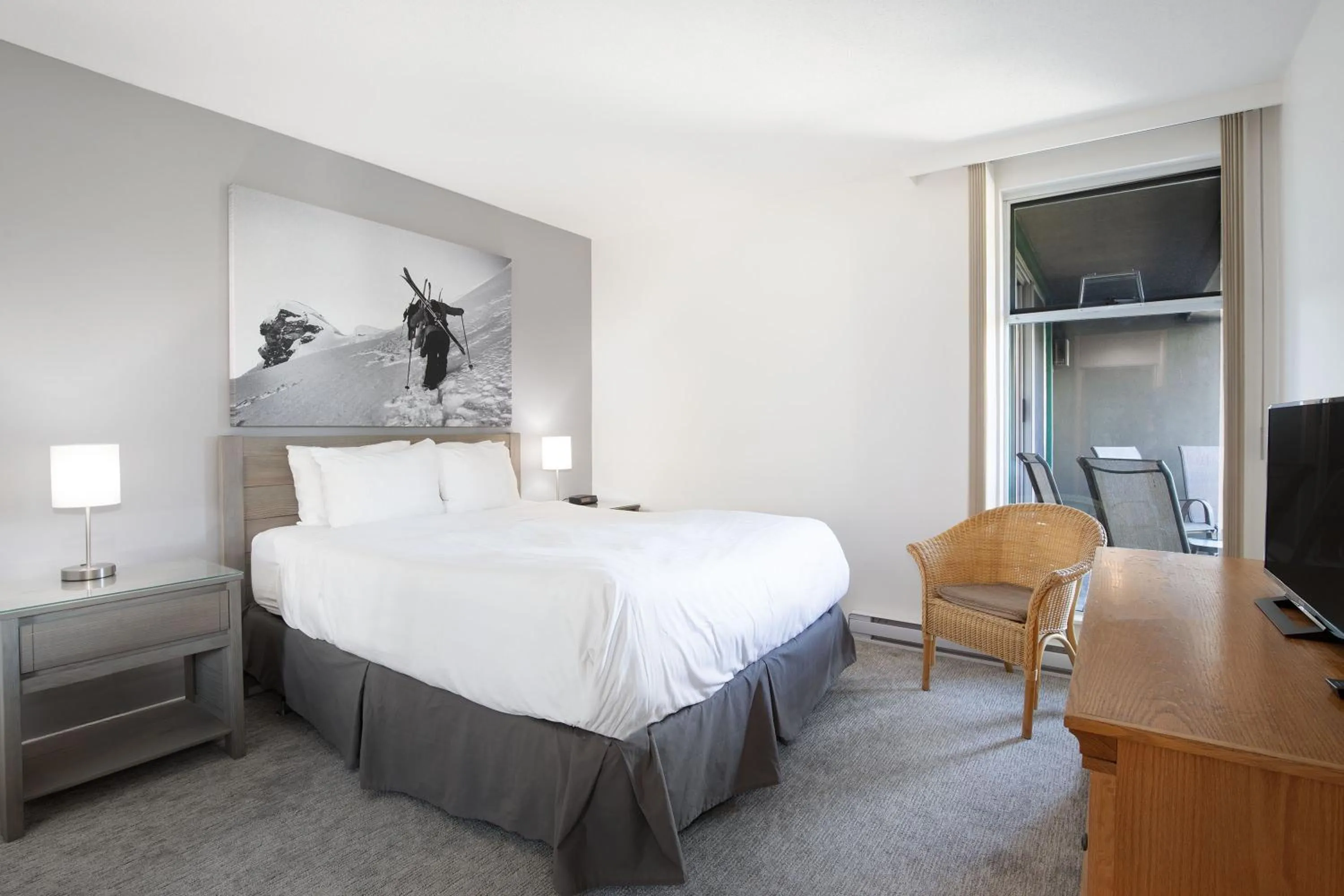 Bedroom, Bed in The Woodrun Lodge by Whiski Jack