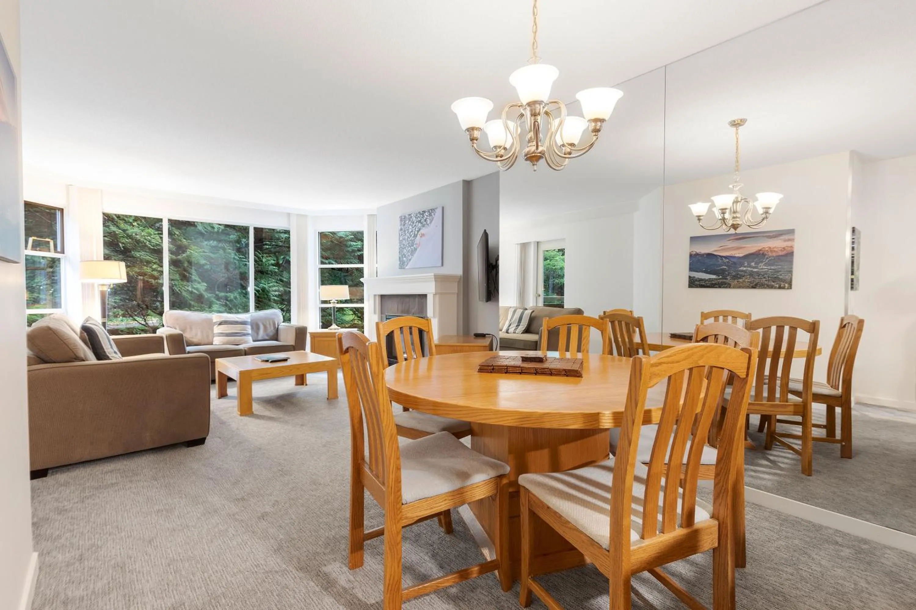 Living room in The Woodrun Lodge by Whiski Jack