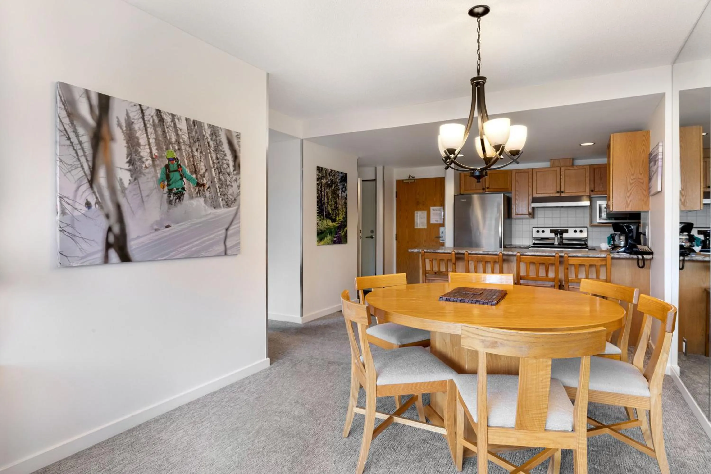Dining area in The Woodrun Lodge by Whiski Jack
