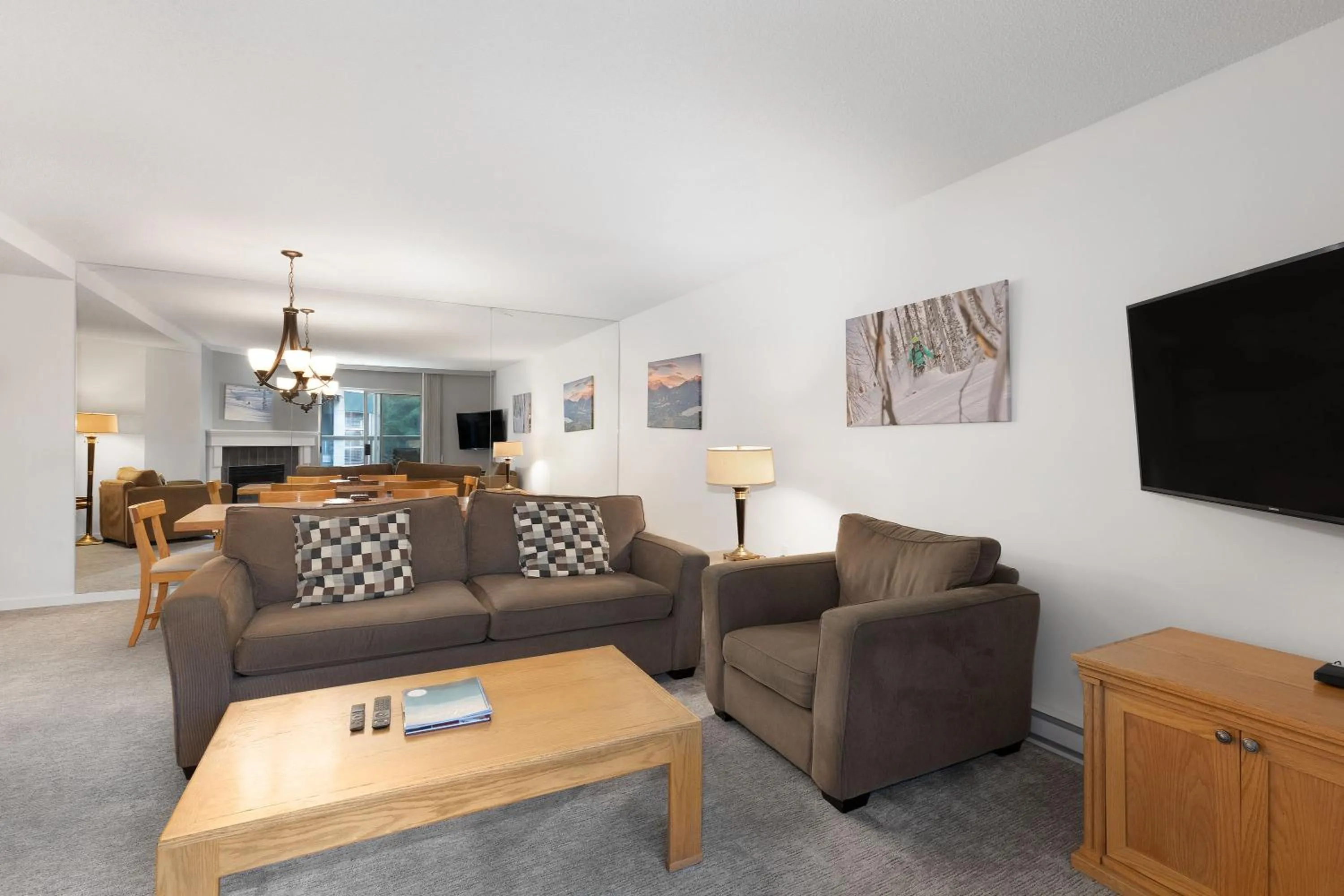 Living room in The Woodrun Lodge by Whiski Jack