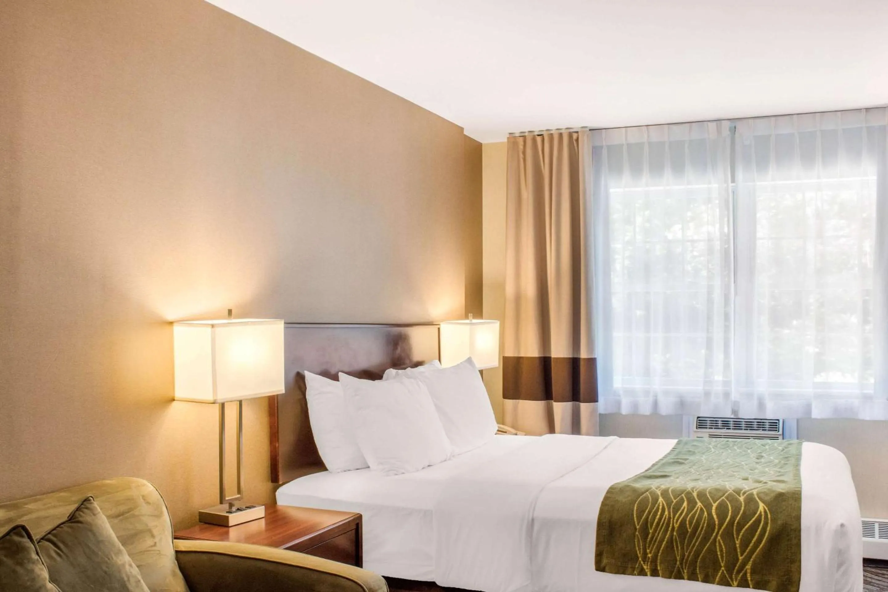 Bedroom, Bed in Comfort Inn