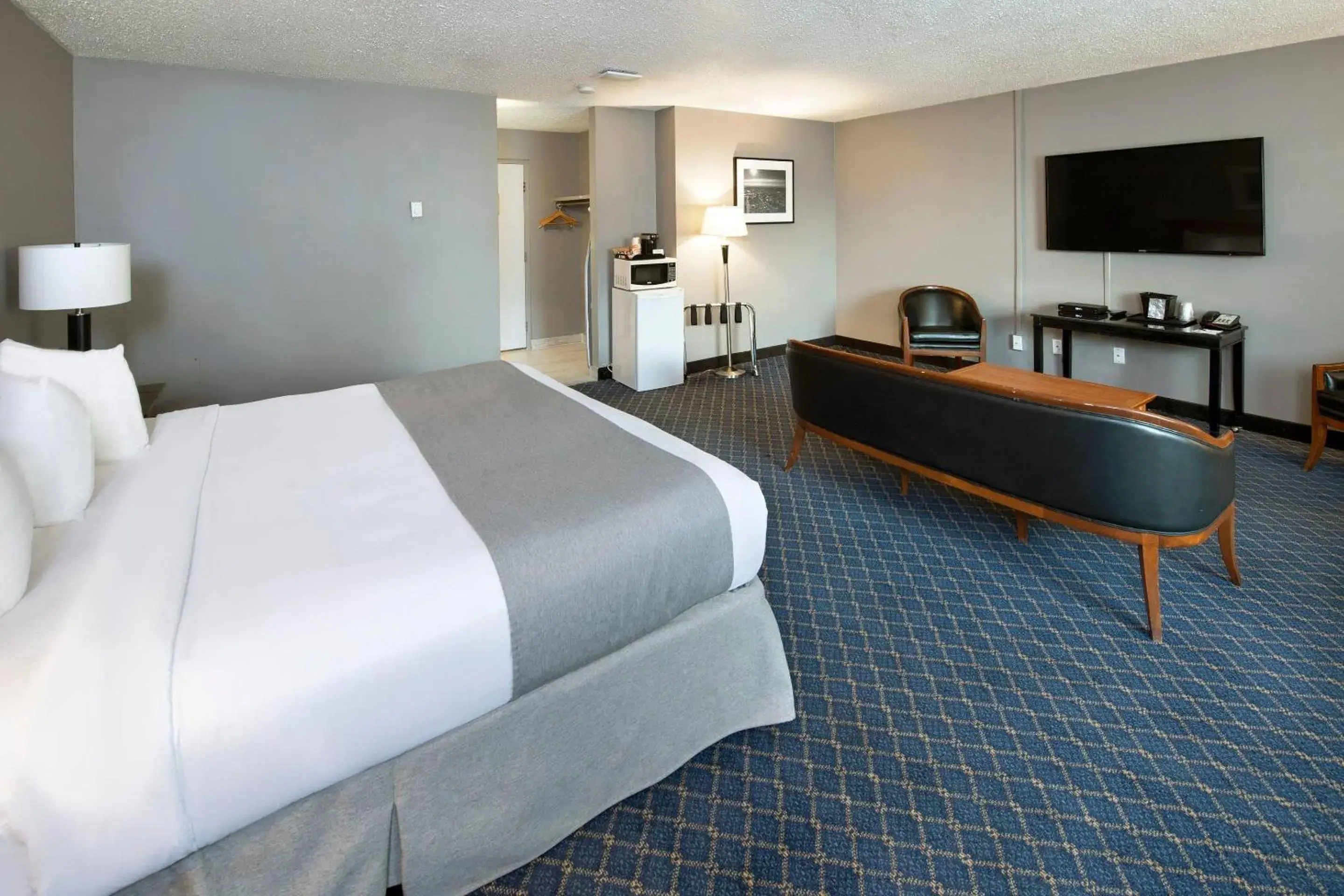 Bedroom, Bed in Clarion Pointe Bedroom, Bed in Clarion Pointe