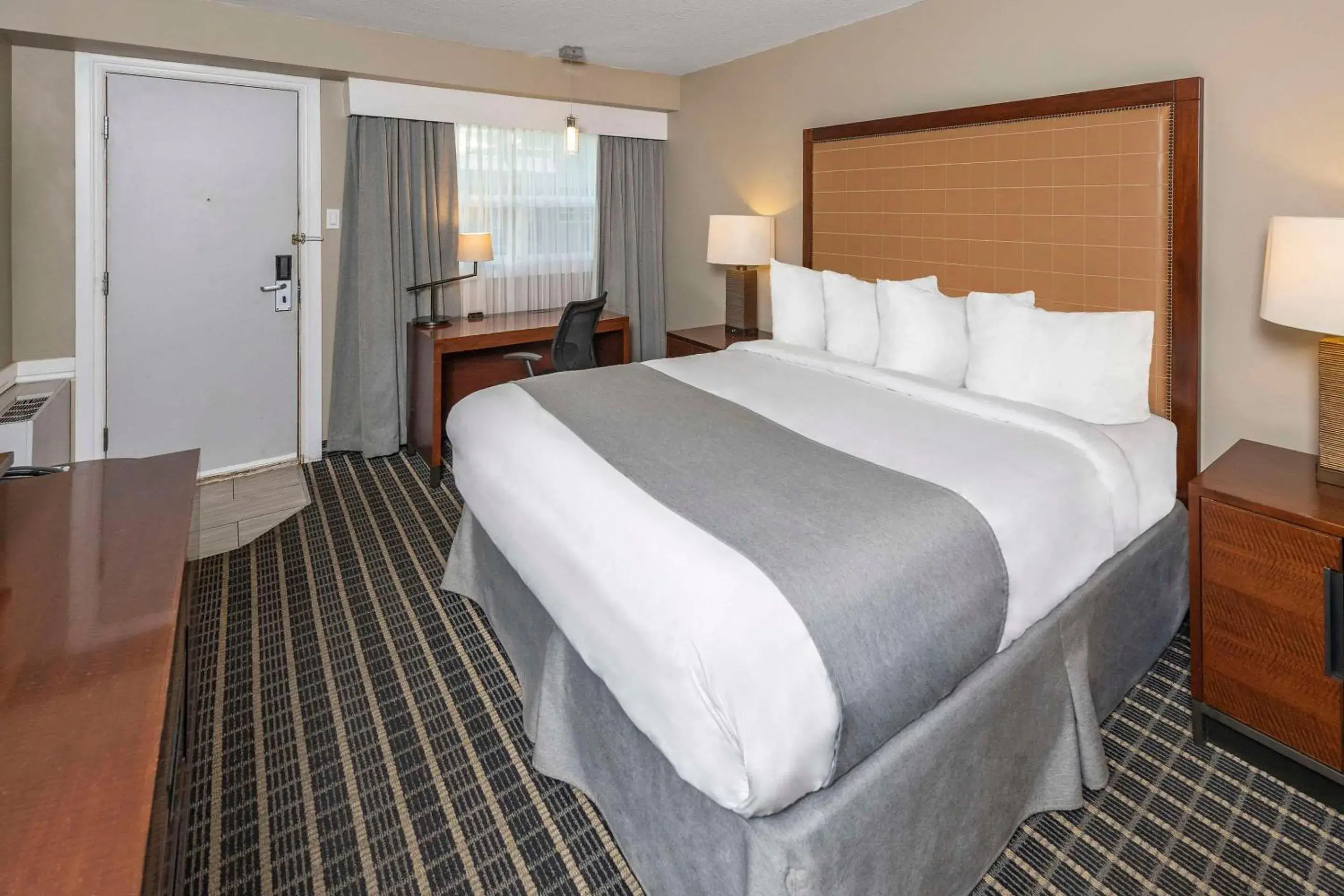 Bedroom, Bed in Clarion Pointe Bedroom, Bed in Clarion Pointe