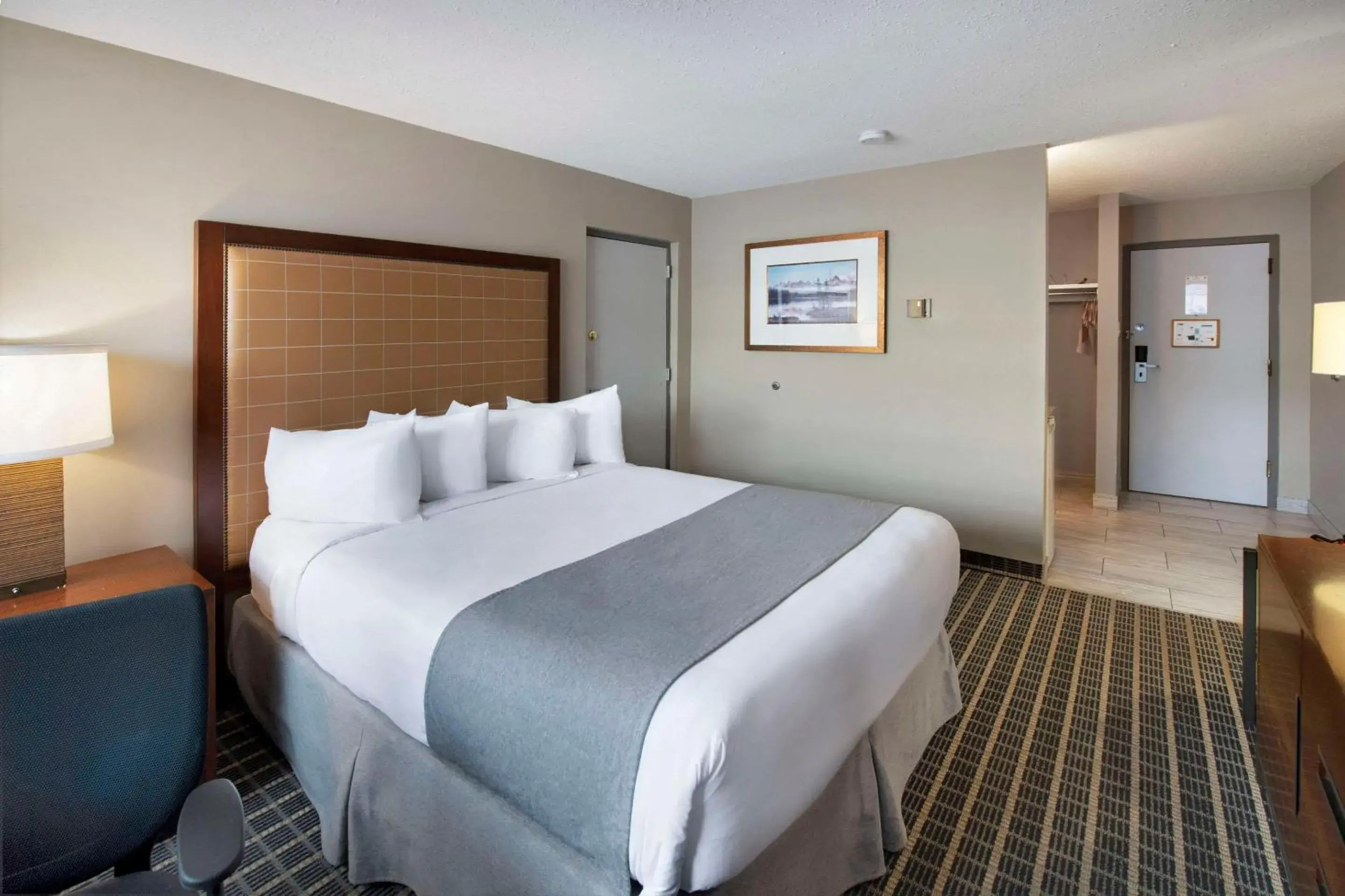 Bedroom, Bed in Clarion Pointe Bedroom, Bed in Clarion Pointe