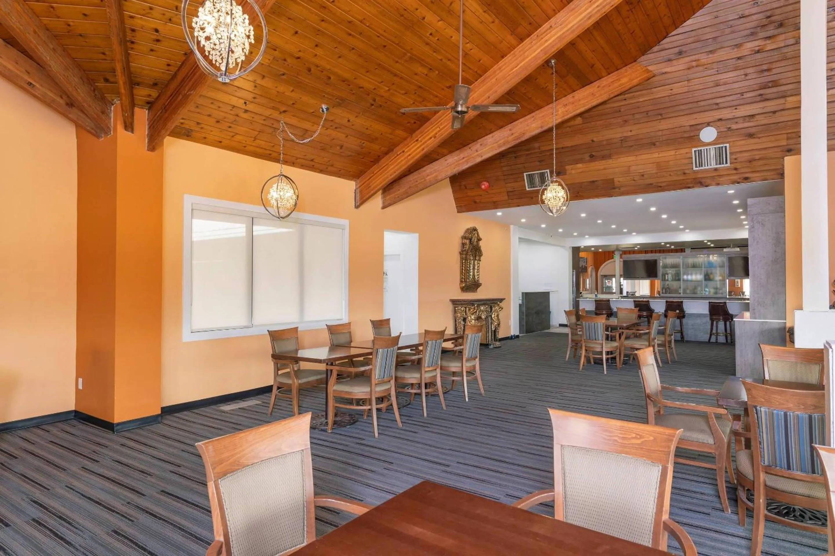 Restaurant/places to eat in Clarion Pointe