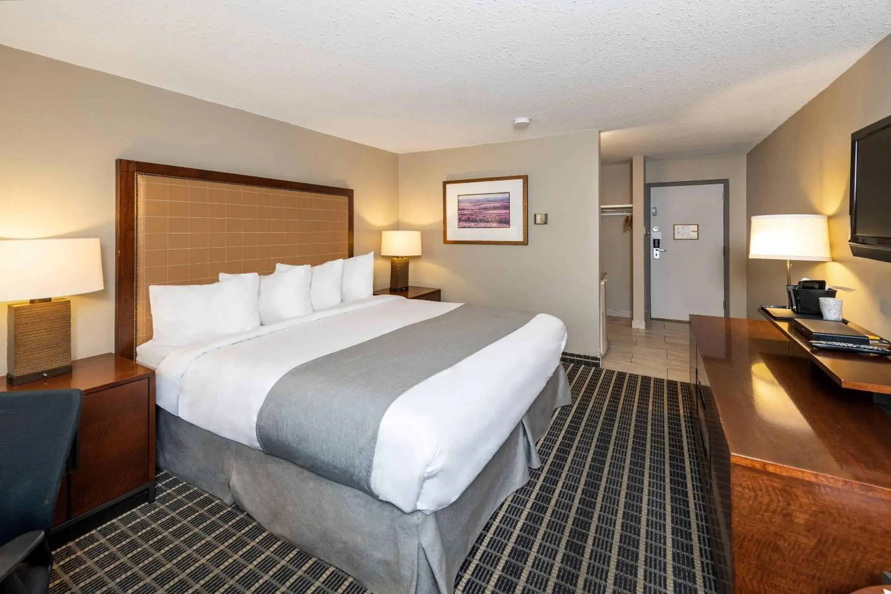 Bedroom, Bed in Clarion Pointe Bedroom, Bed in Clarion Pointe