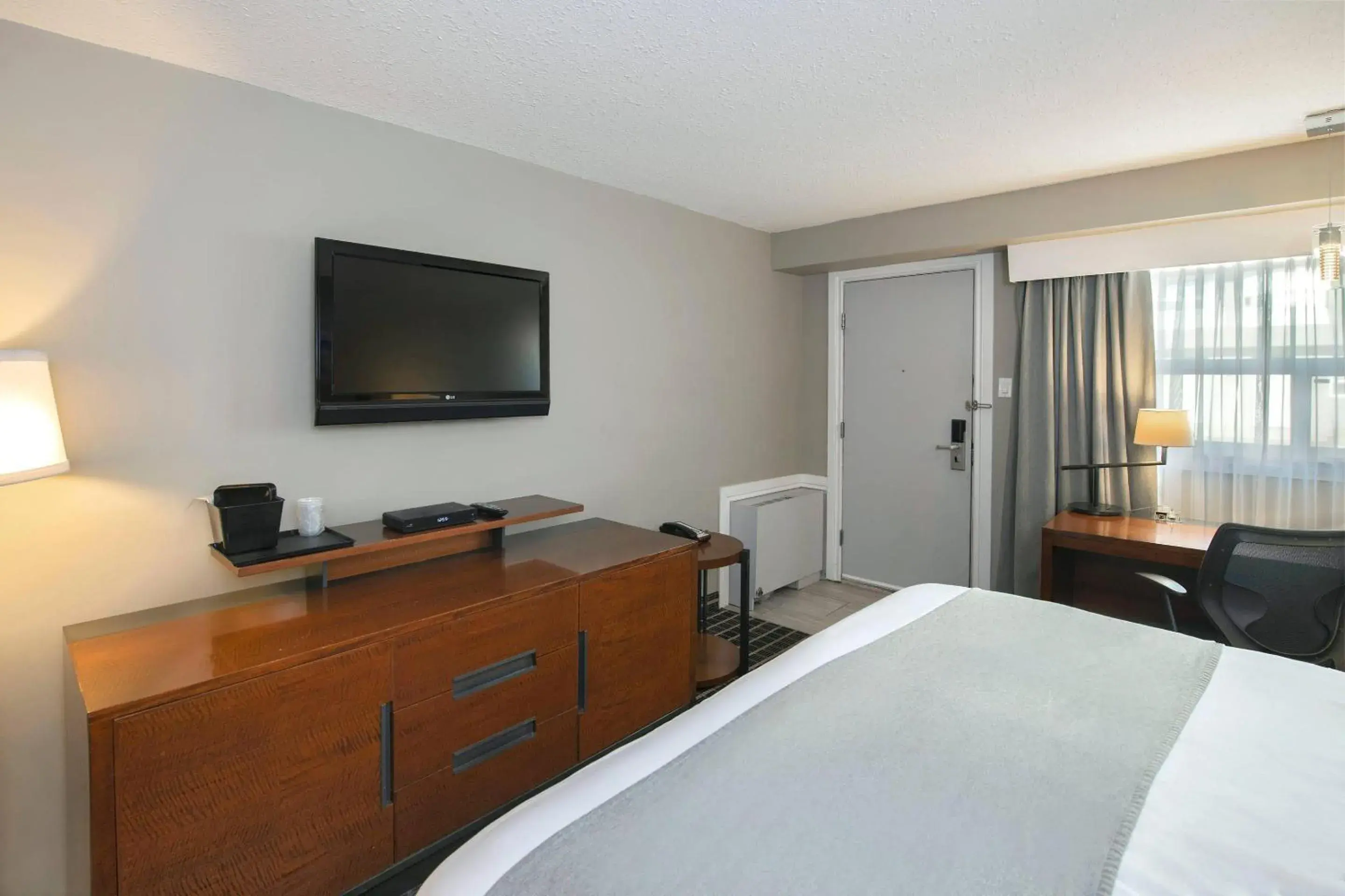 Bedroom, Bed in Clarion Pointe Bedroom, Bed in Clarion Pointe