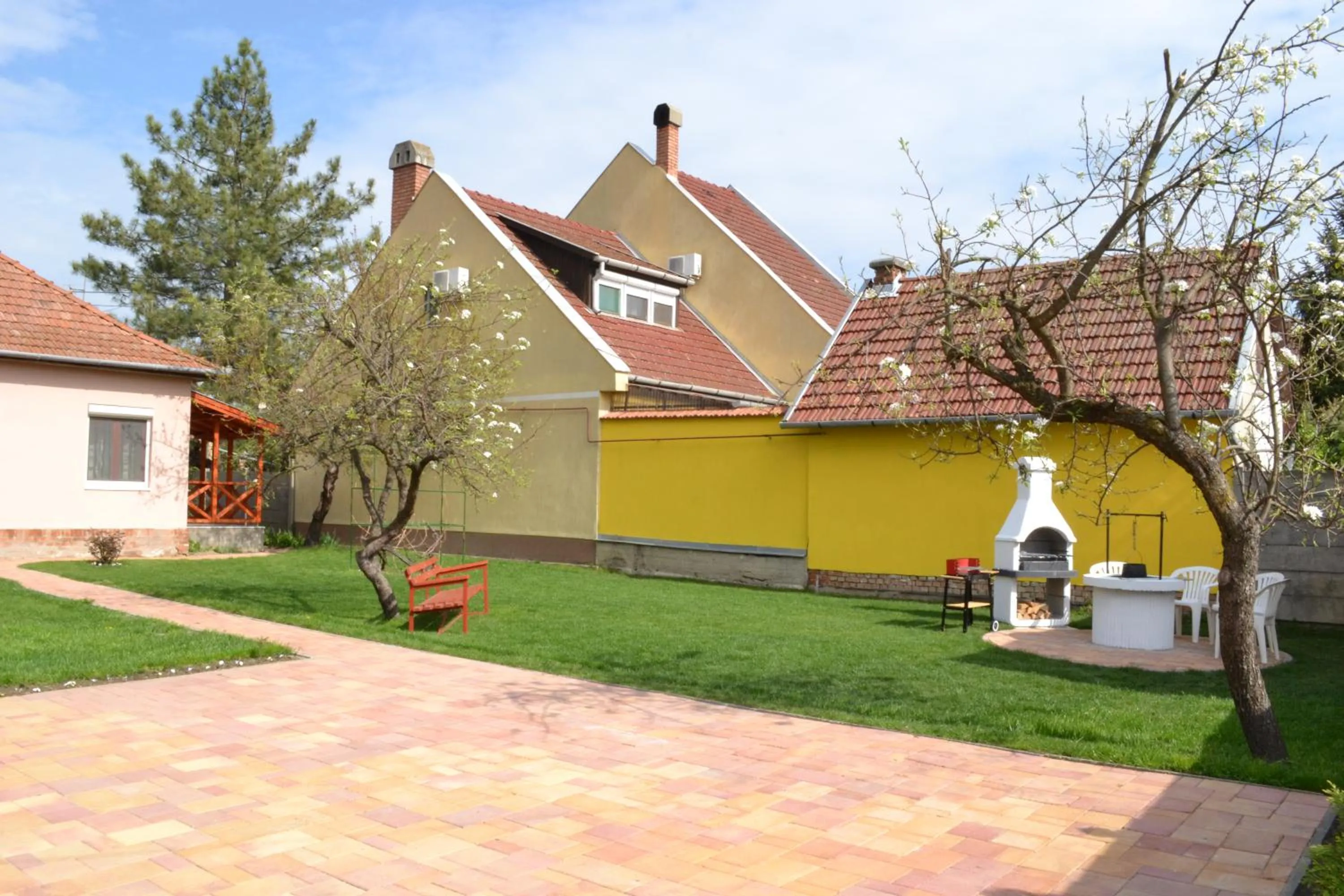 Liliom Apartman