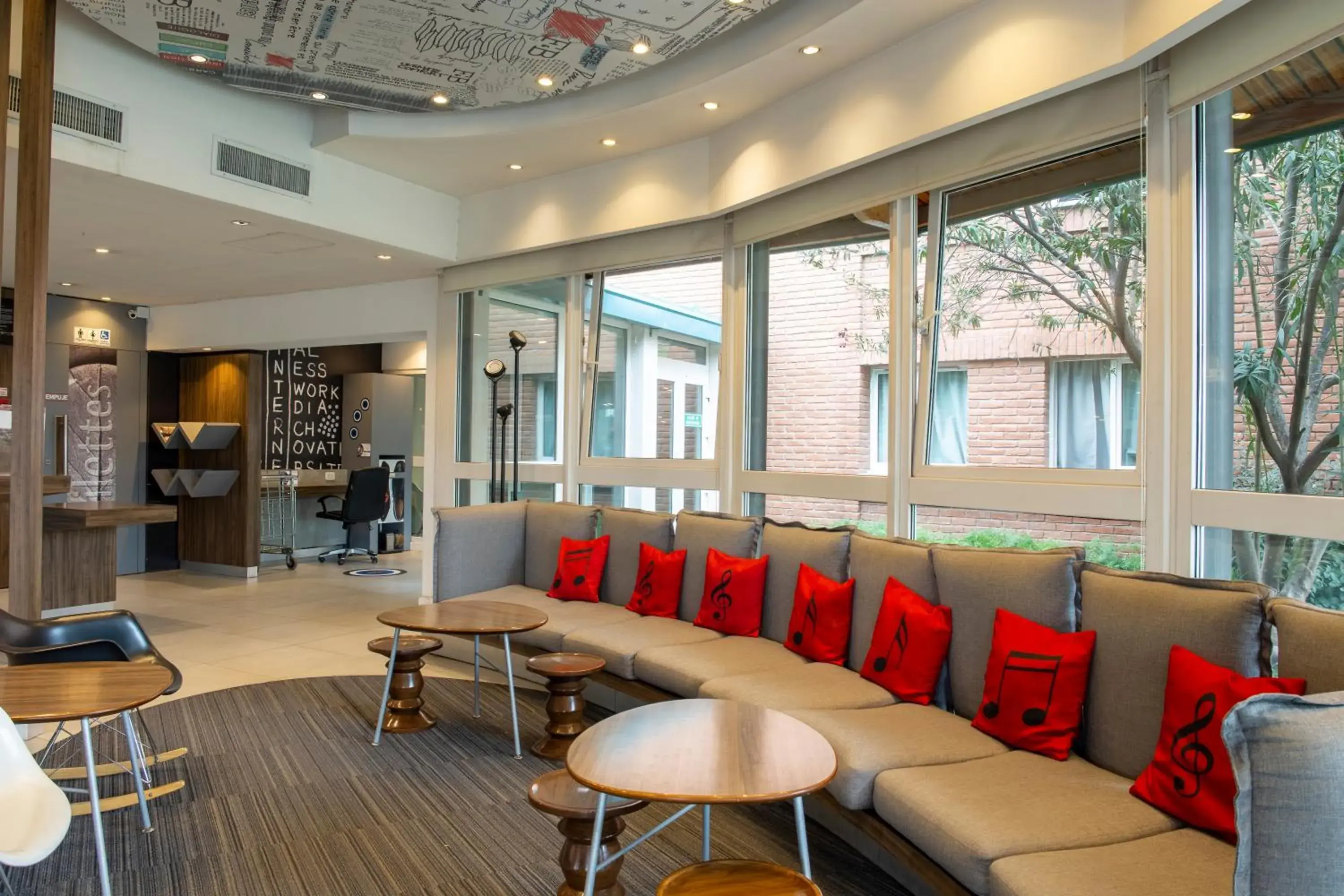 Lounge or bar in ibis Mendoza Lounge or bar in ibis Mendoza