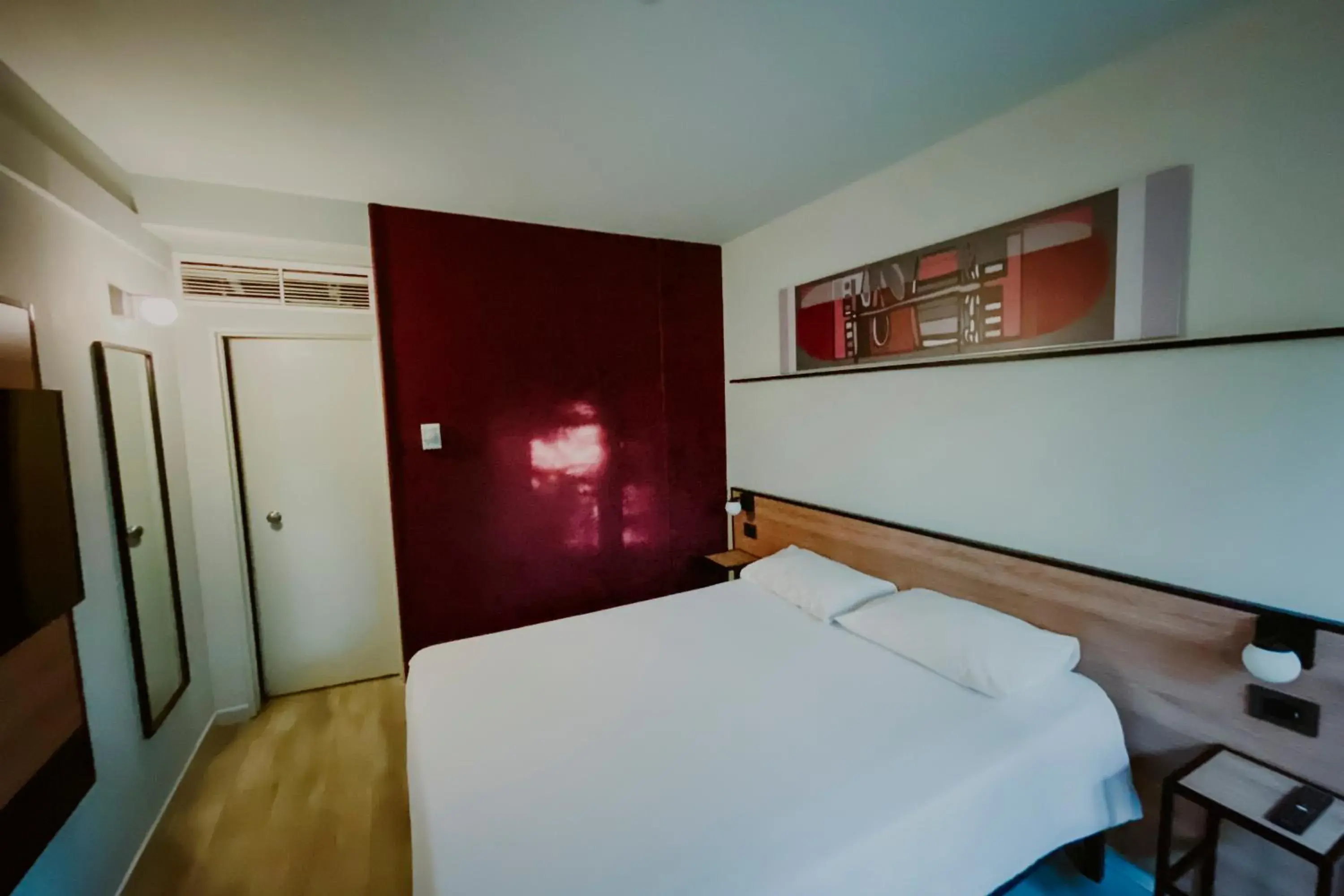 Photo of the whole room, Bed in ibis Mendoza Photo of the whole room, Bed in ibis Mendoza