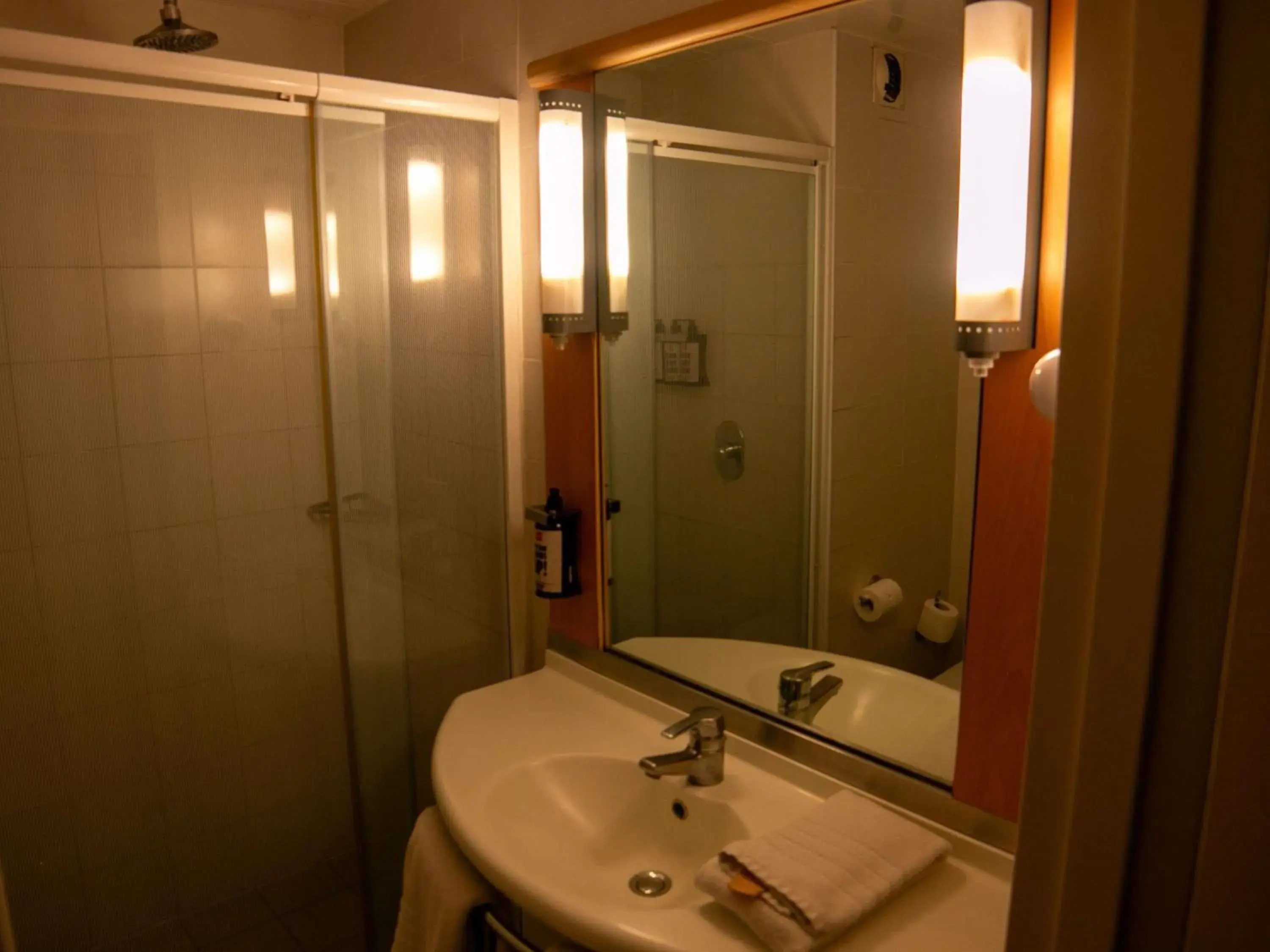 Bedroom in ibis Mendoza Bedroom in ibis Mendoza