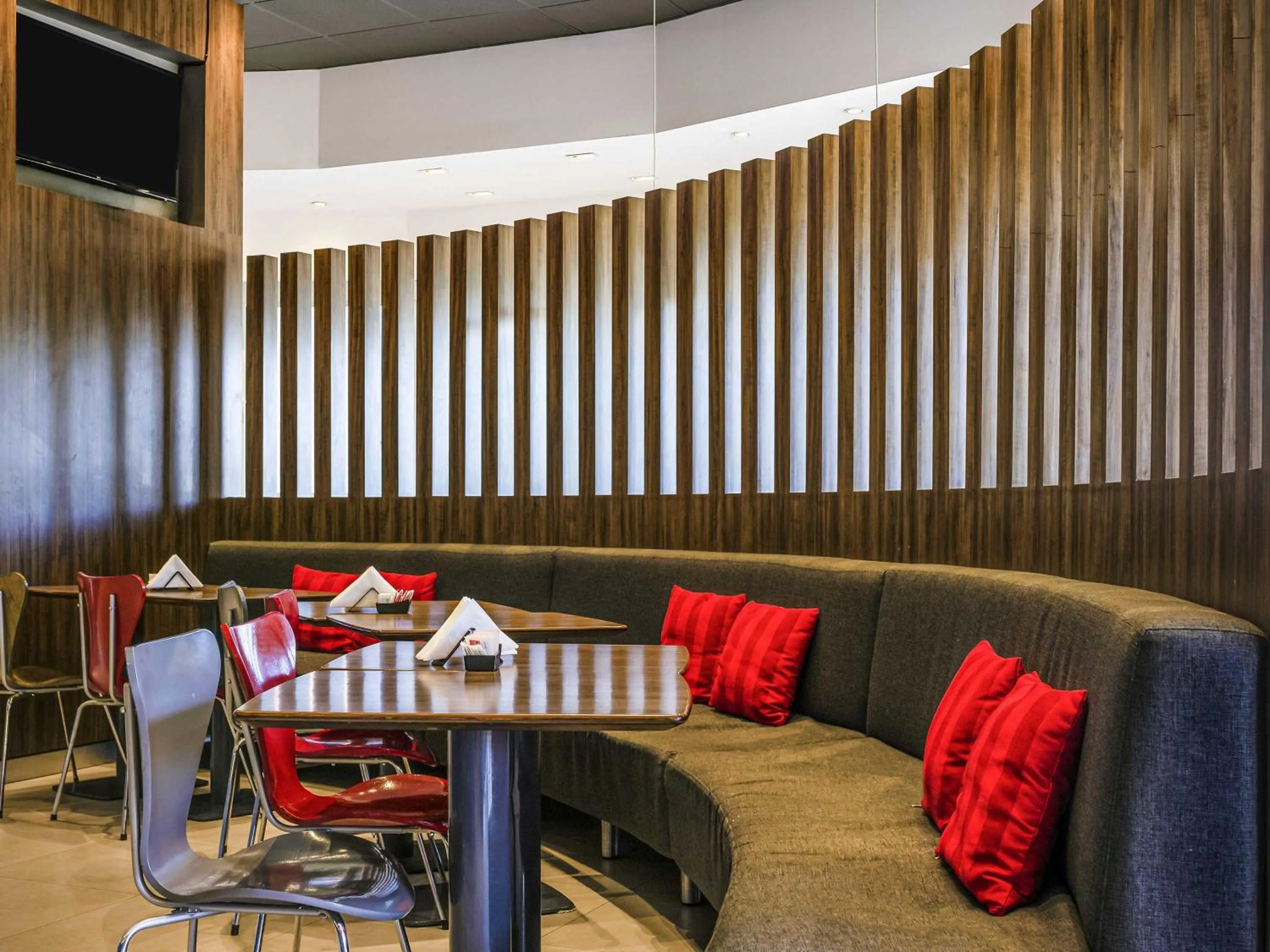 Lounge or bar in ibis Mendoza