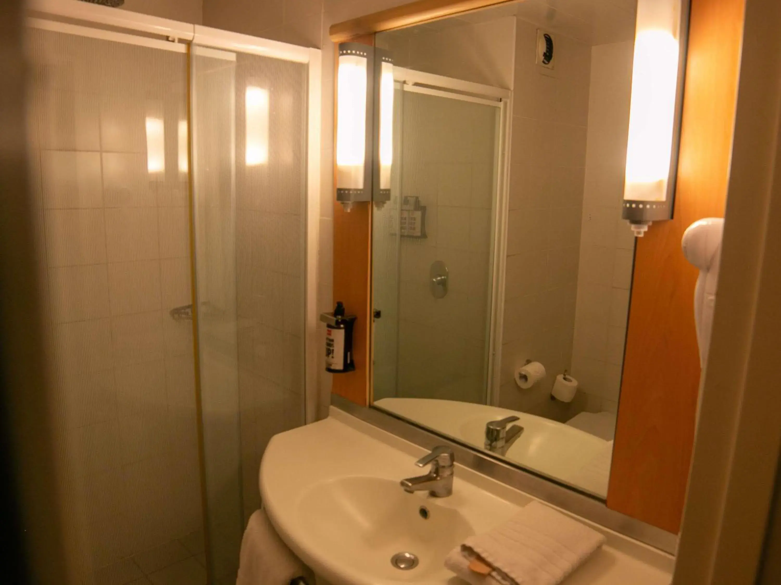 Bedroom in ibis Mendoza Bedroom in ibis Mendoza