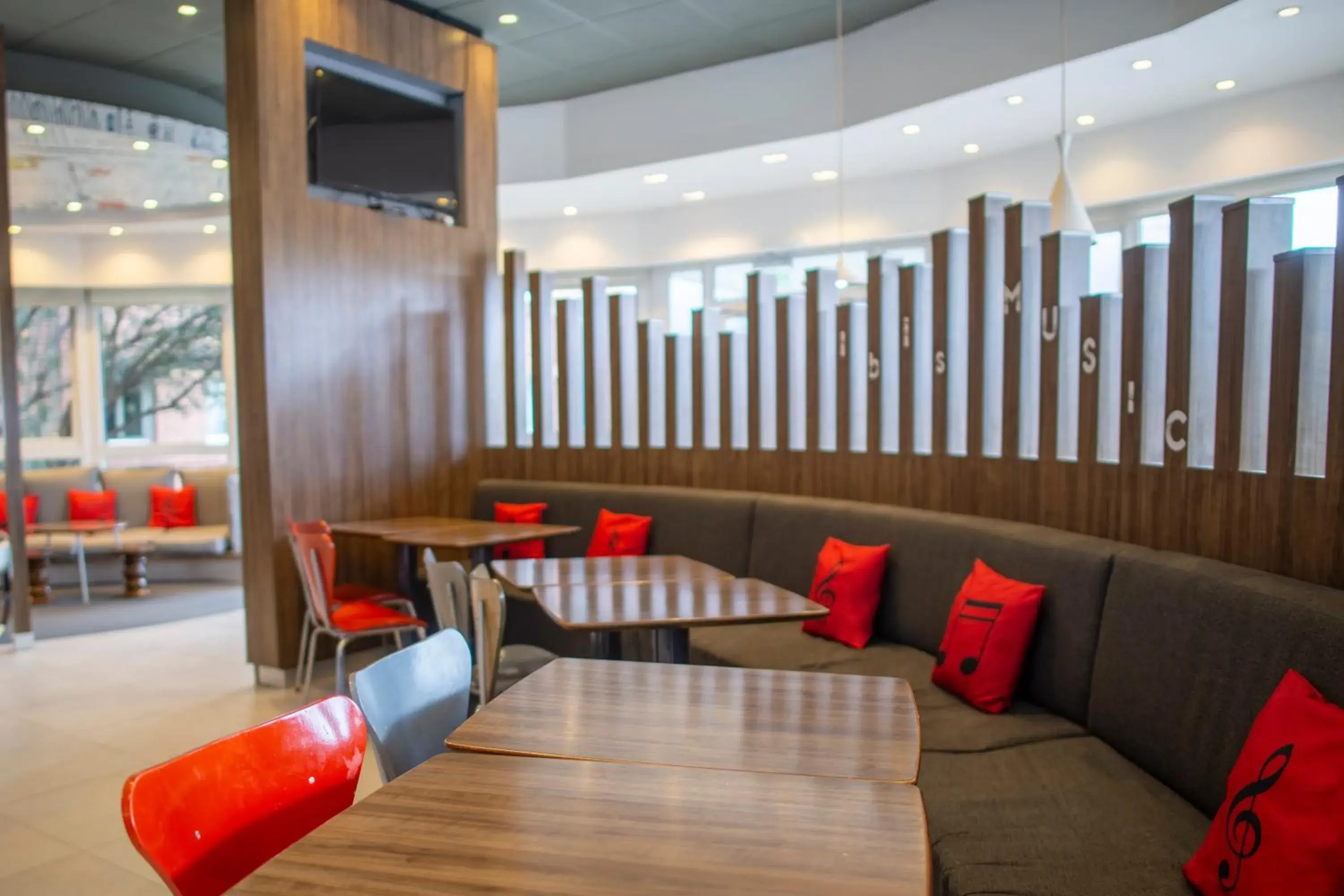 Lounge or bar in ibis Mendoza Lounge or bar in ibis Mendoza