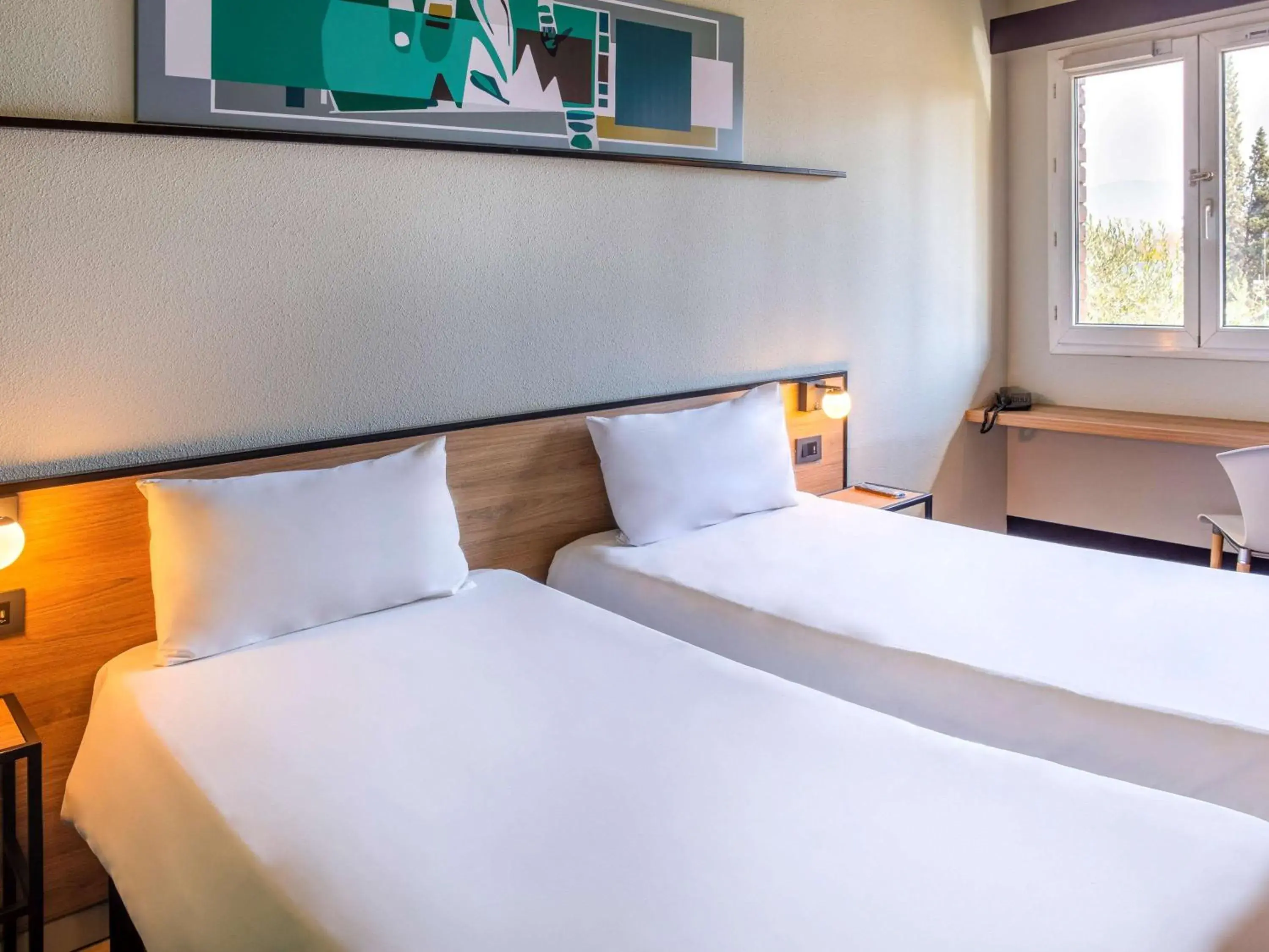 Photo of the whole room, Bed in ibis Mendoza Photo of the whole room, Bed in ibis Mendoza