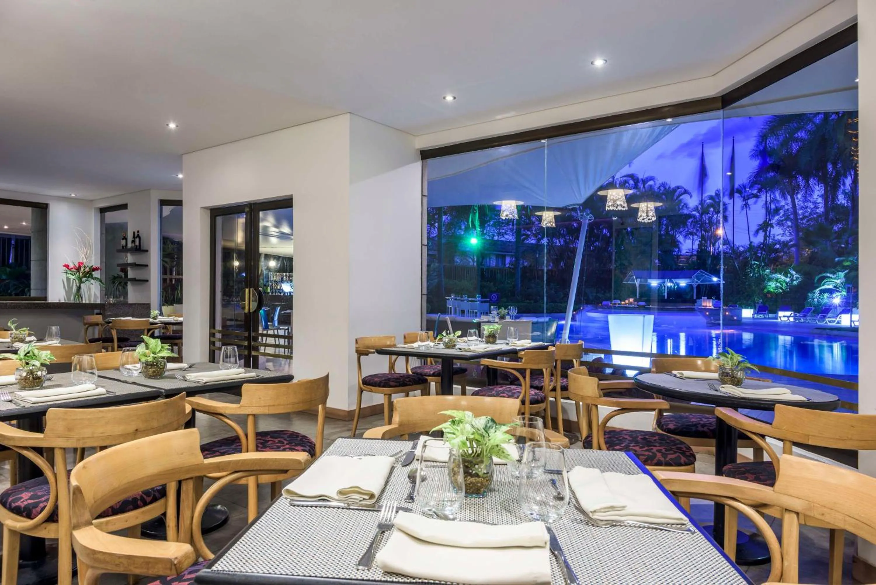 Restaurant/places to eat in NH Cali Royal