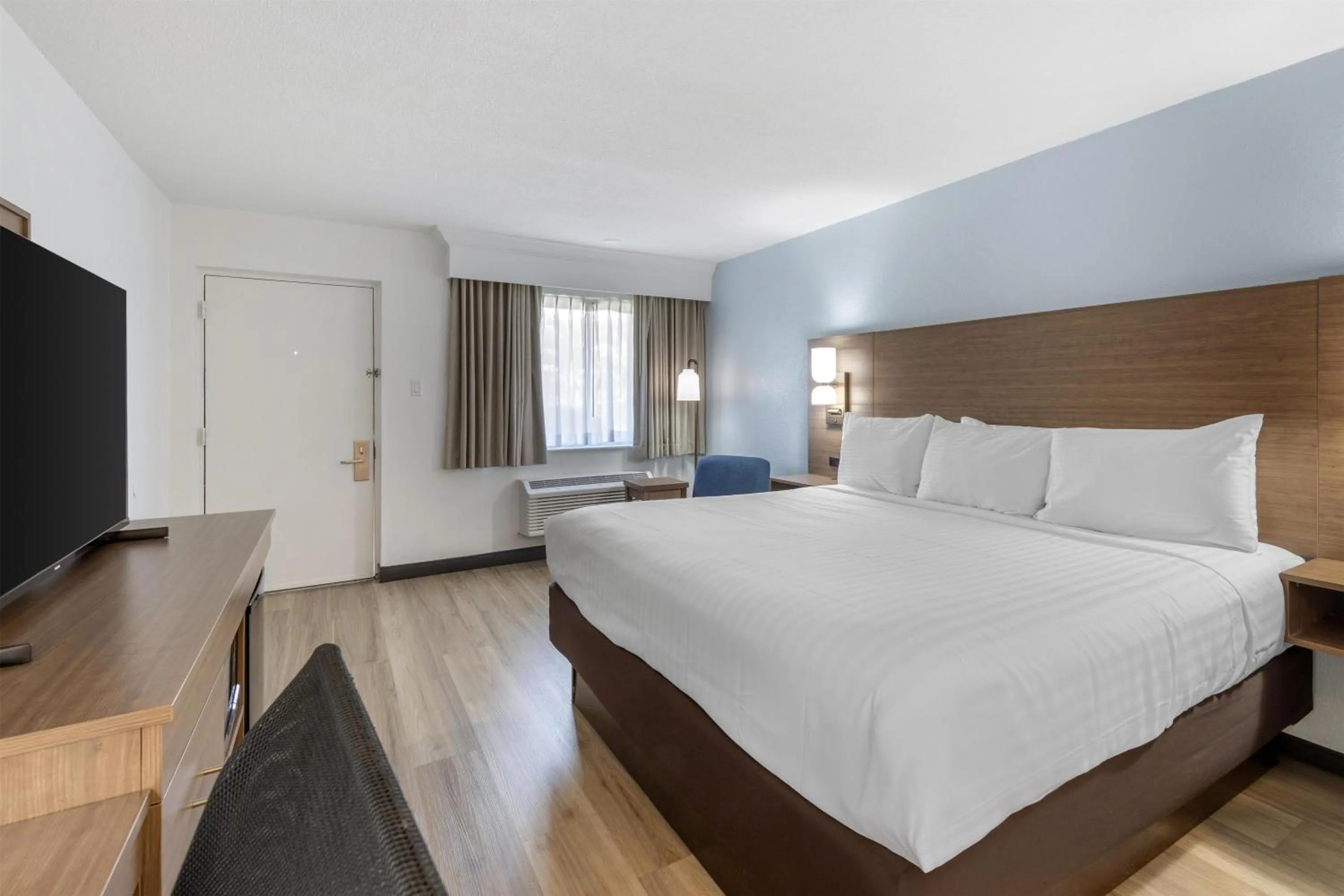 Bedroom, Bed in Best Western Palm Beach Lakes