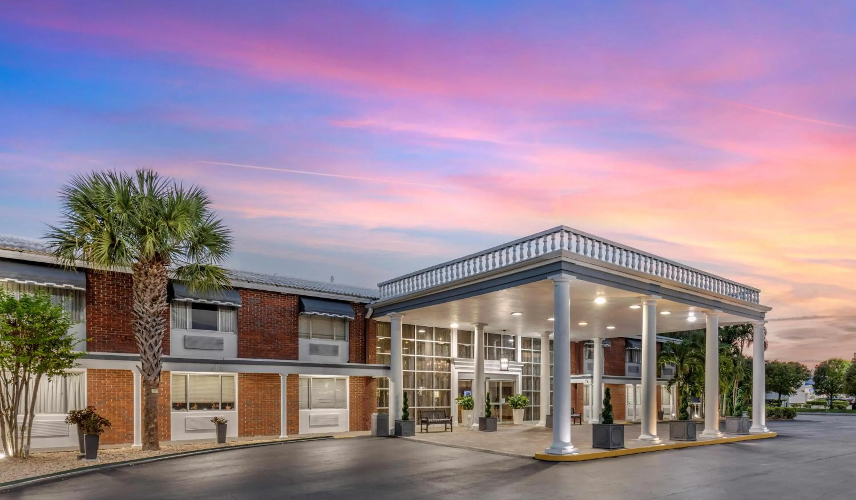 Property building in Best Western Palm Beach Lakes