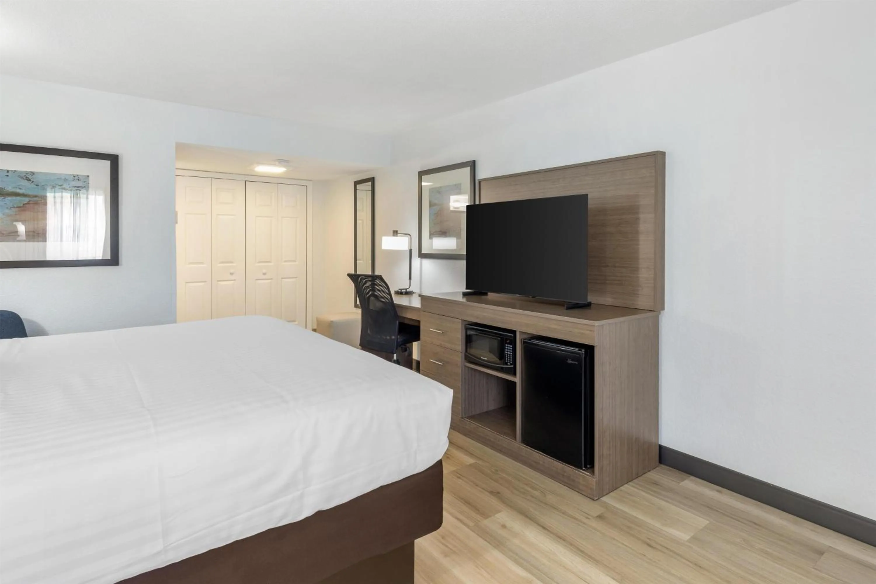 Bedroom, Bed in Best Western Palm Beach Lakes