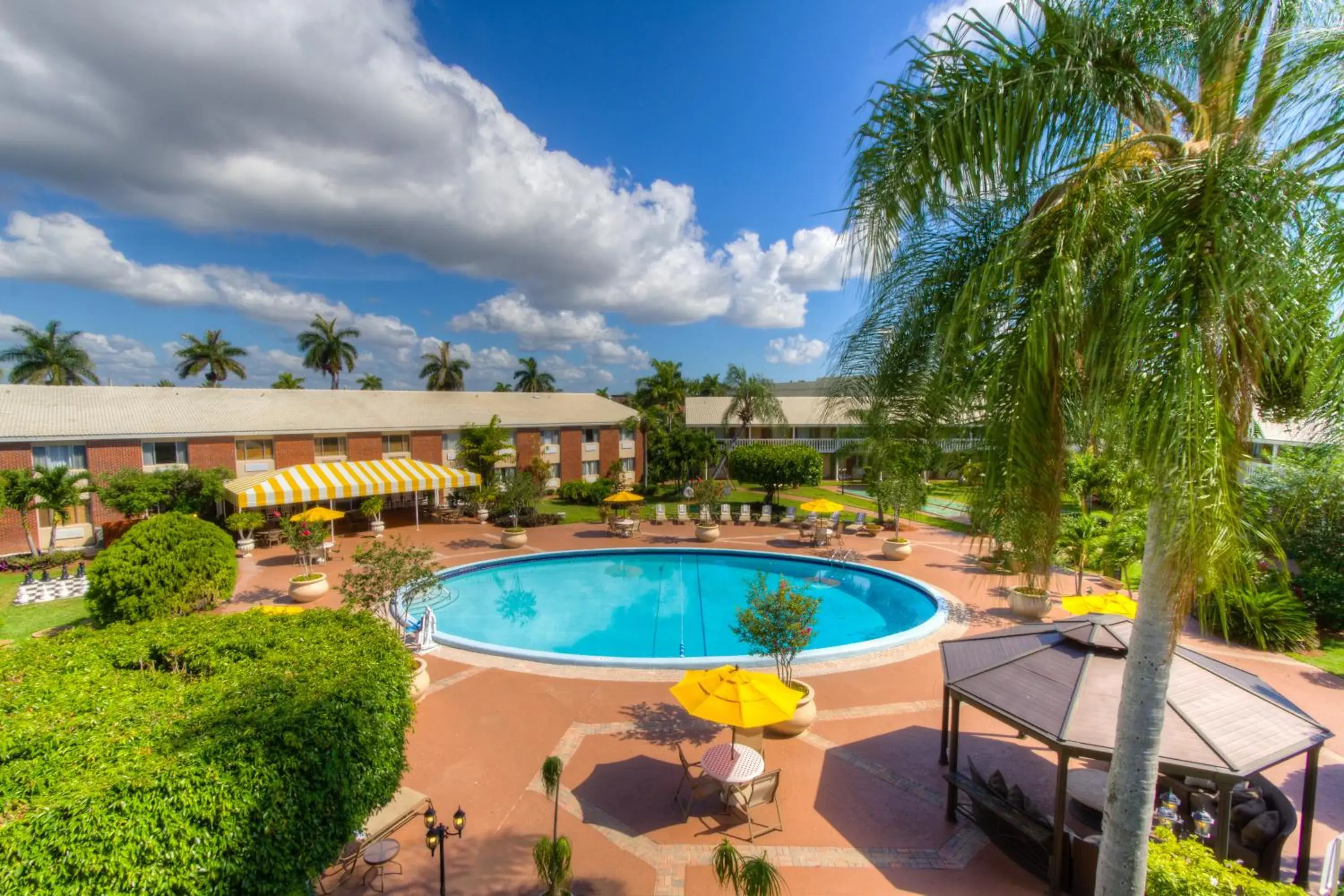 Swimming pool in Best Western Palm Beach Lakes Swimming pool in Best Western Palm Beach Lakes