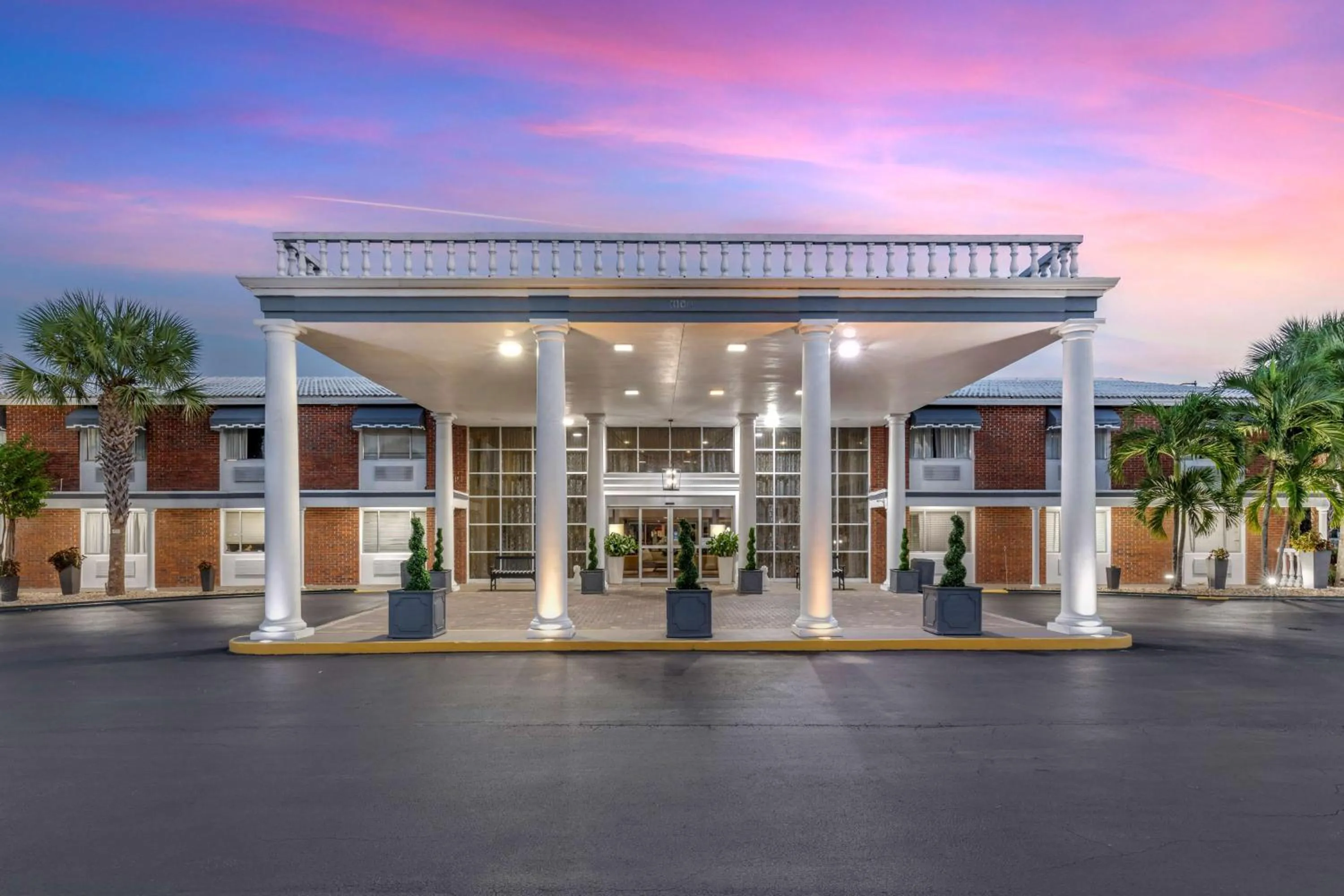 Property building in Best Western Palm Beach Lakes