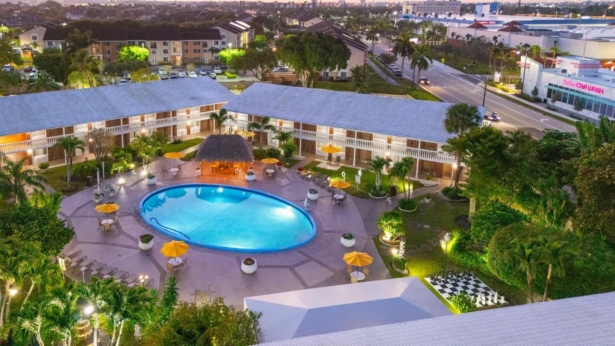 Swimming pool in Best Western Palm Beach Lakes Swimming pool in Best Western Palm Beach Lakes