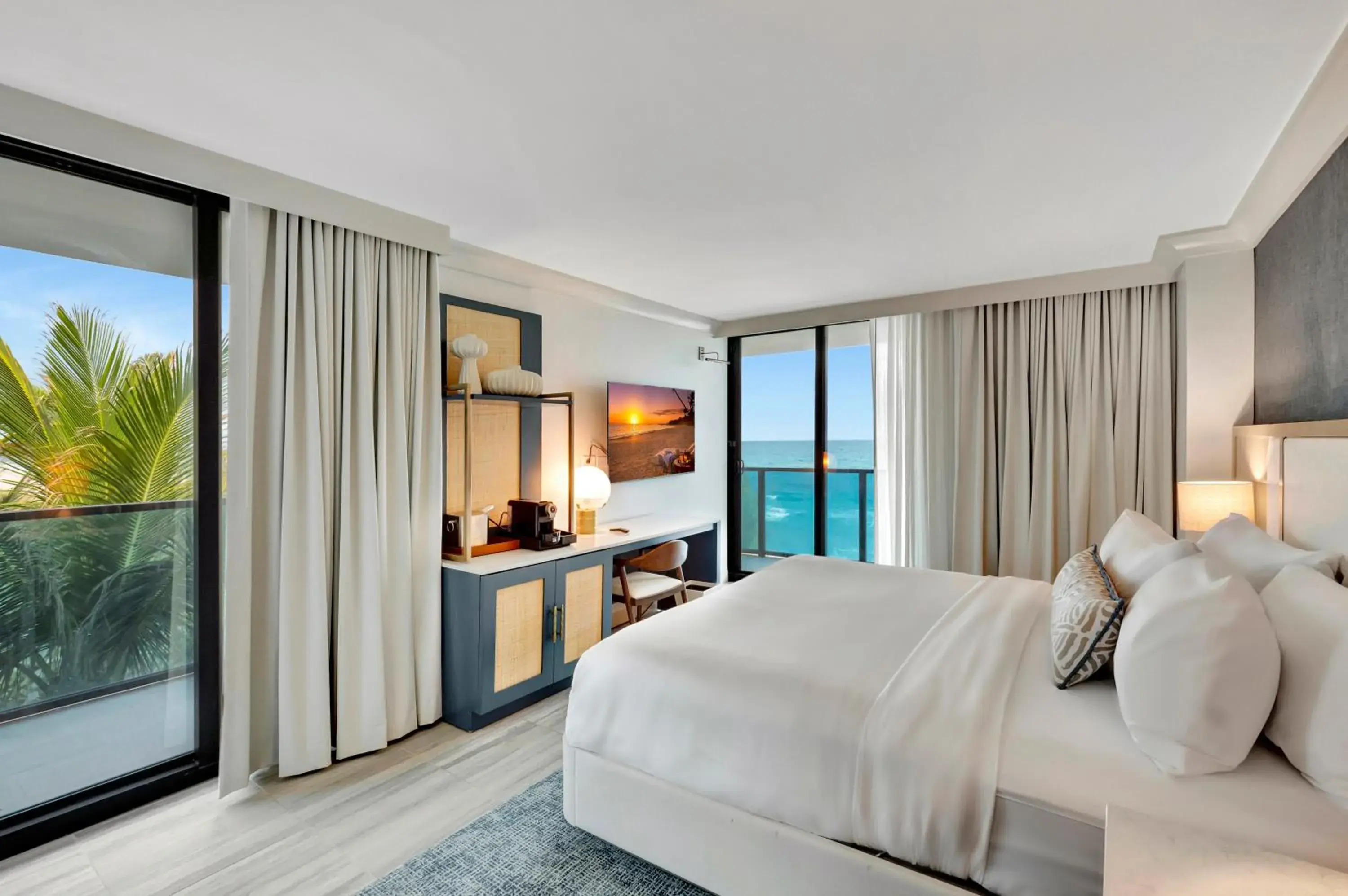 Bed in Tideline Palm Beach Ocean Resort and Spa Bed in Tideline Palm Beach Ocean Resort and Spa