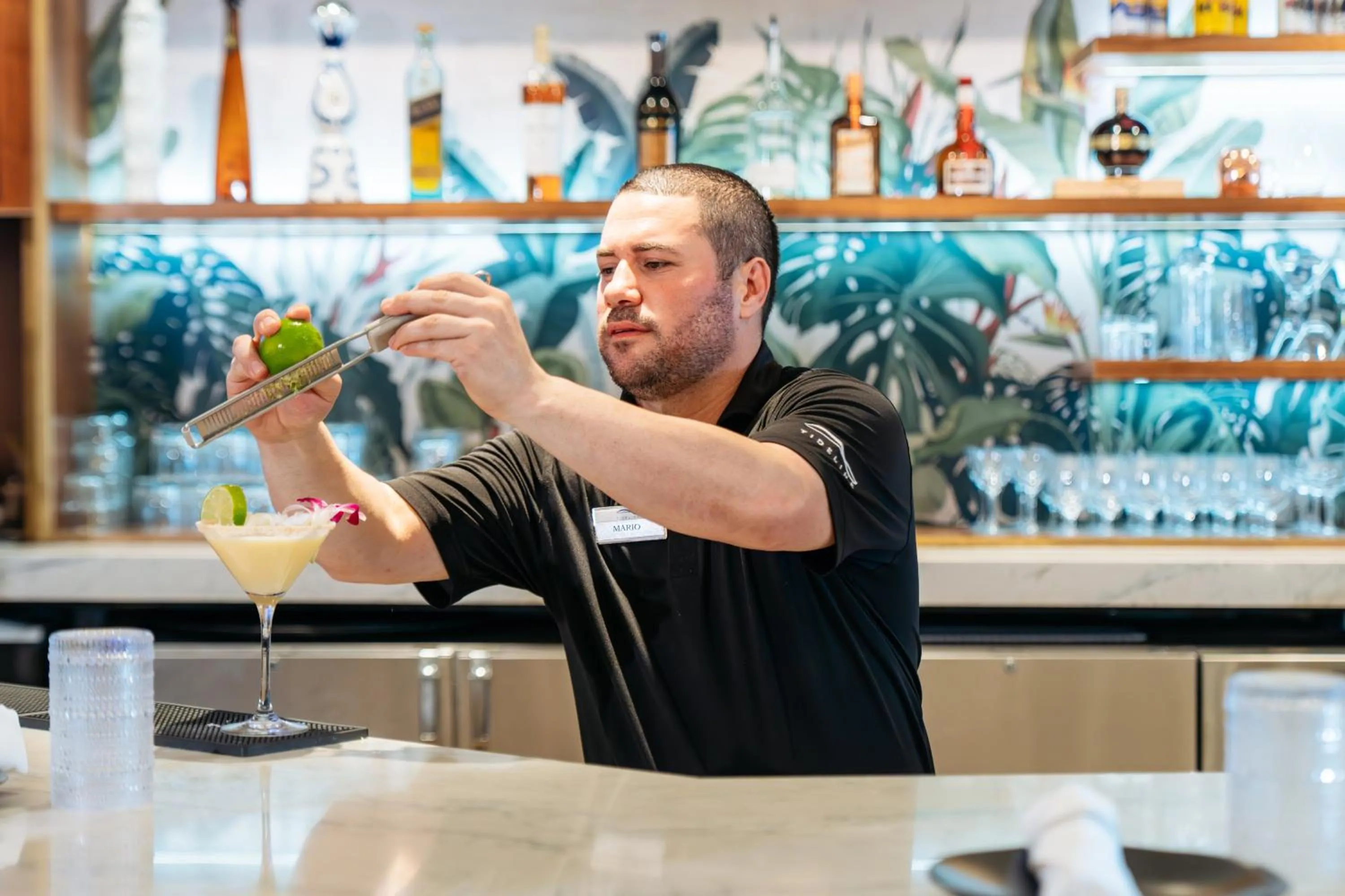 Lounge or bar in Tideline Palm Beach Ocean Resort and Spa