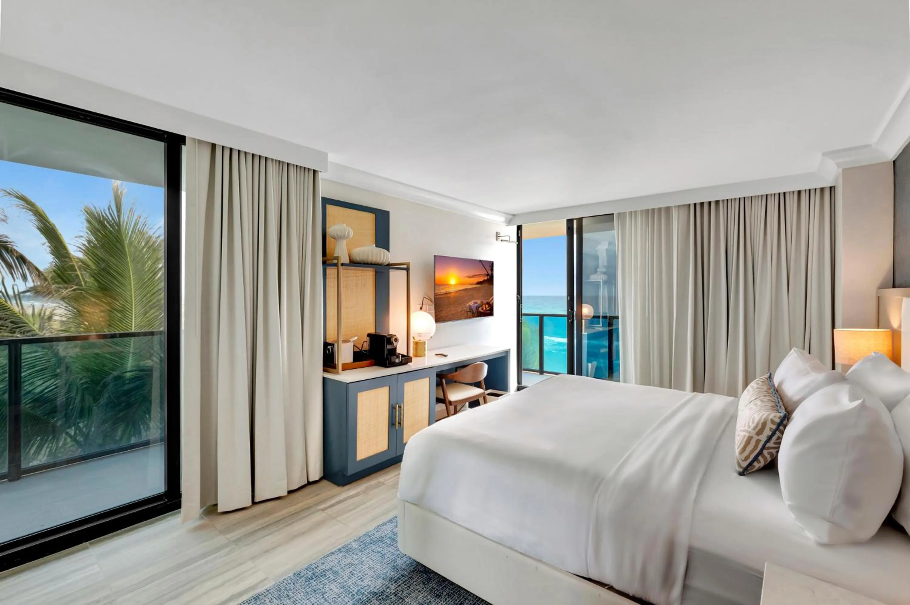 Bed in Tideline Palm Beach Ocean Resort and Spa