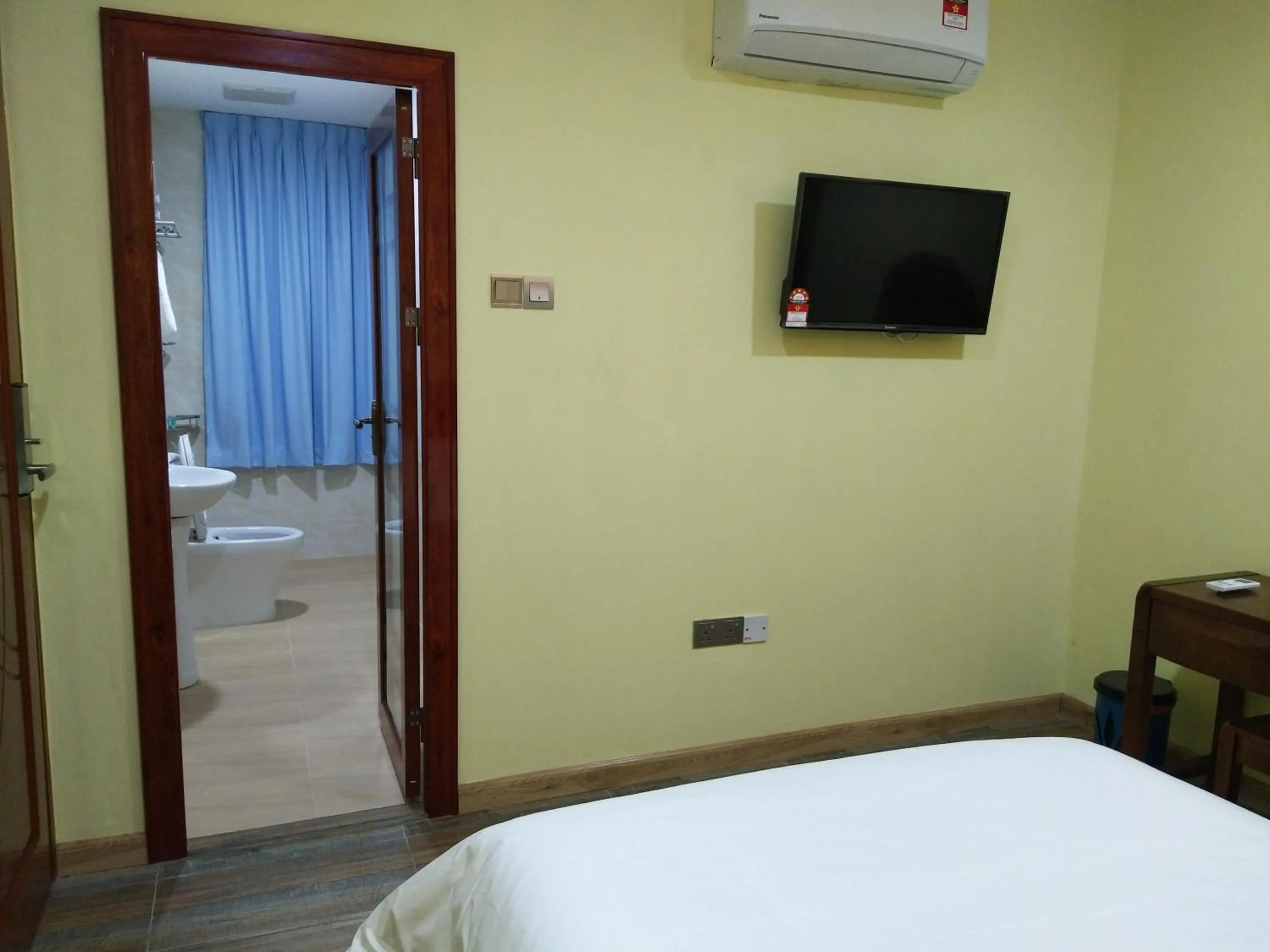 Bed in Uncle Ho Motel
