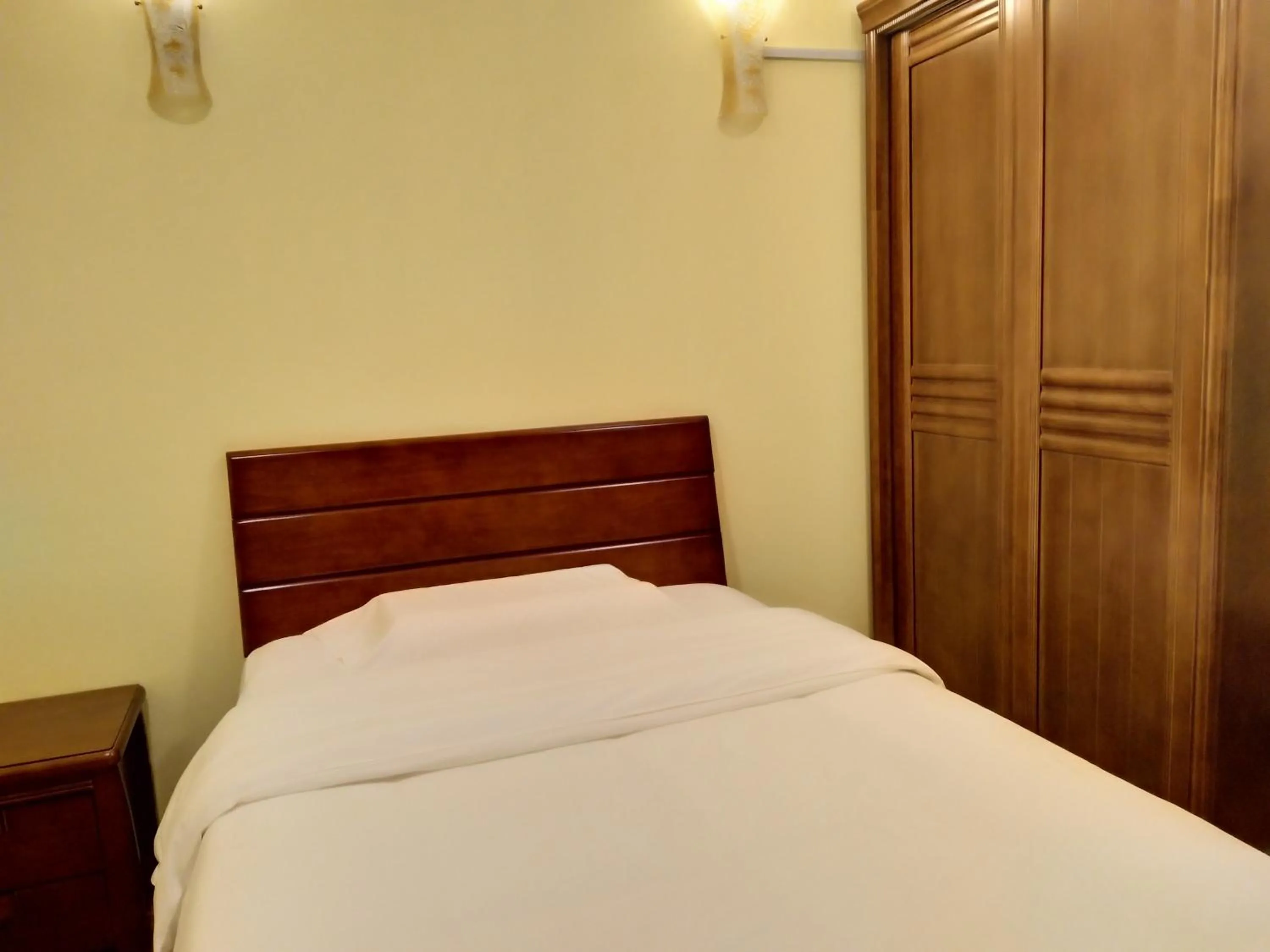 Bed in Uncle Ho Motel