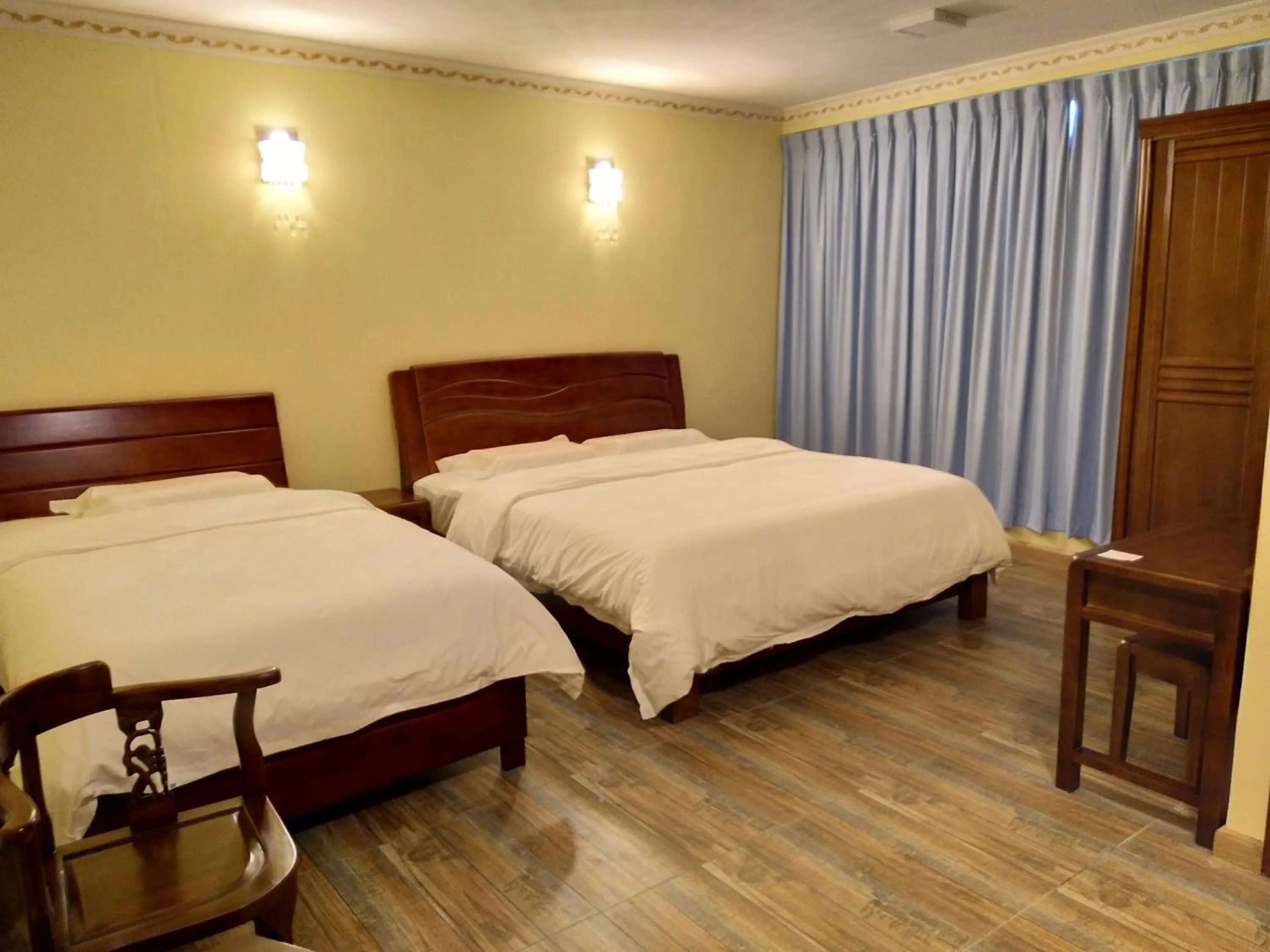 Photo of the whole room, Bed in Uncle Ho Motel