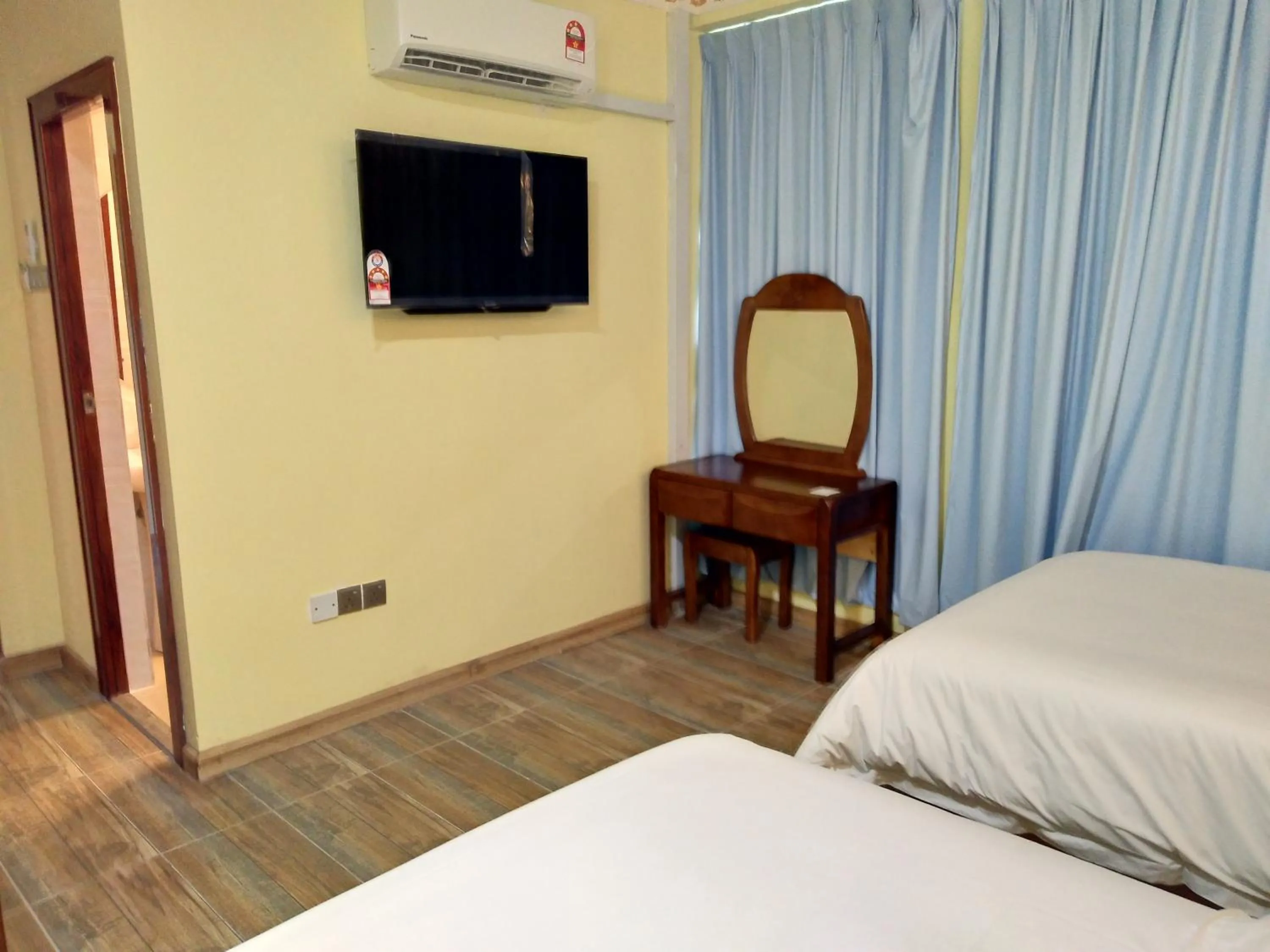 Bed in Uncle Ho Motel
