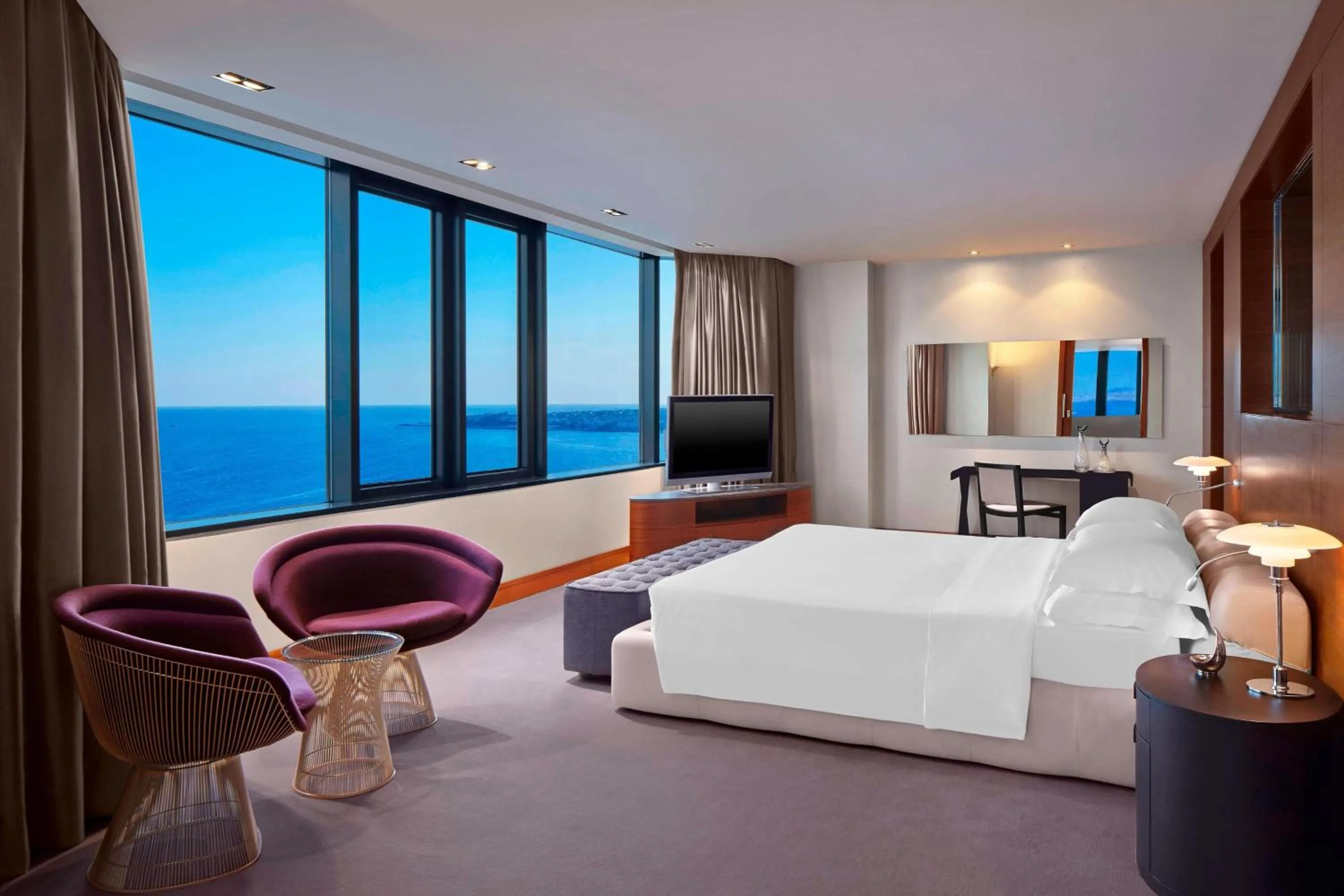 Photo of the whole room, Bed in Sheraton Istanbul Atakoy Hotel